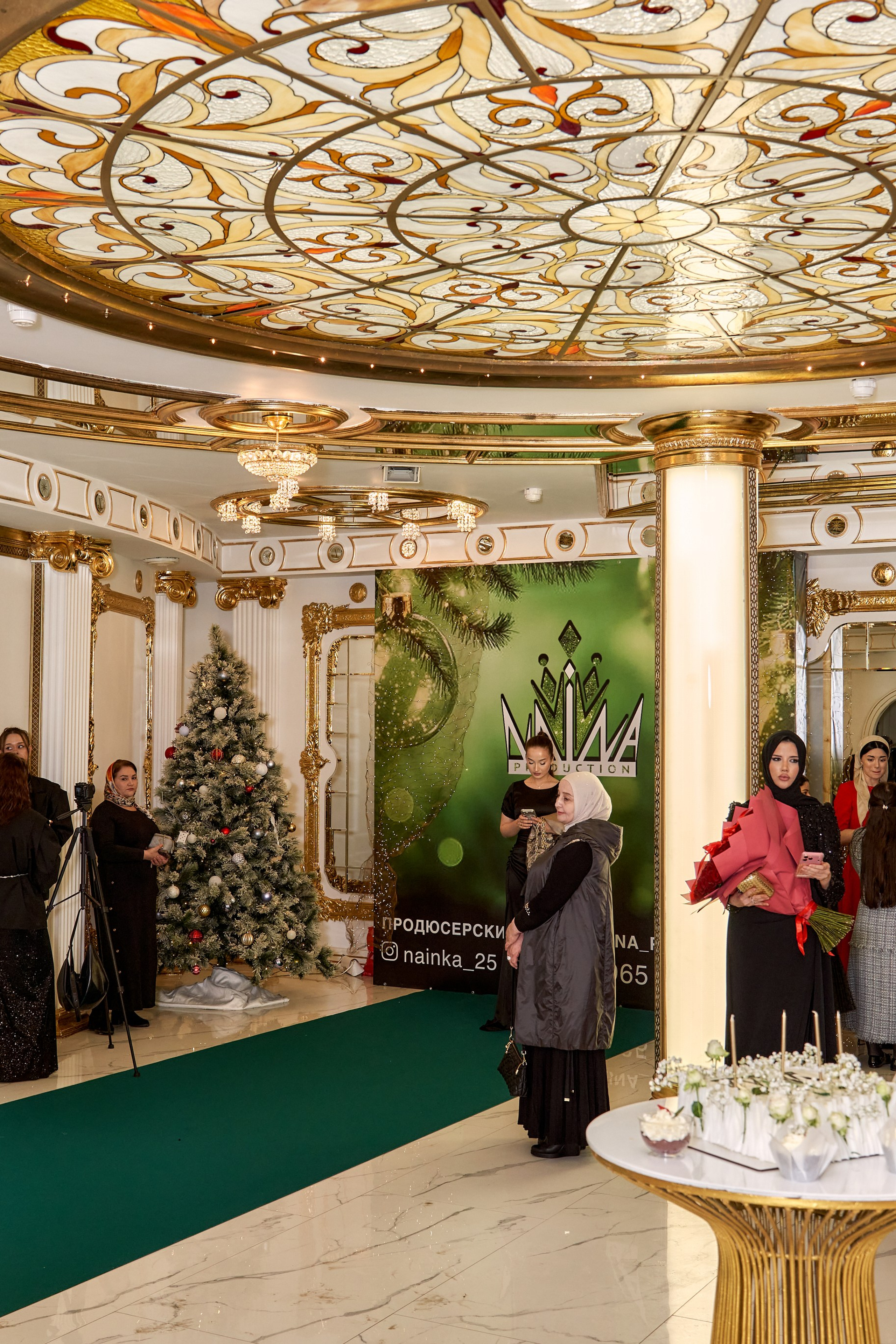 День рождения наины в ресторане наполеон. VISUAL ARTIST/ современное искусство/ фотокартины