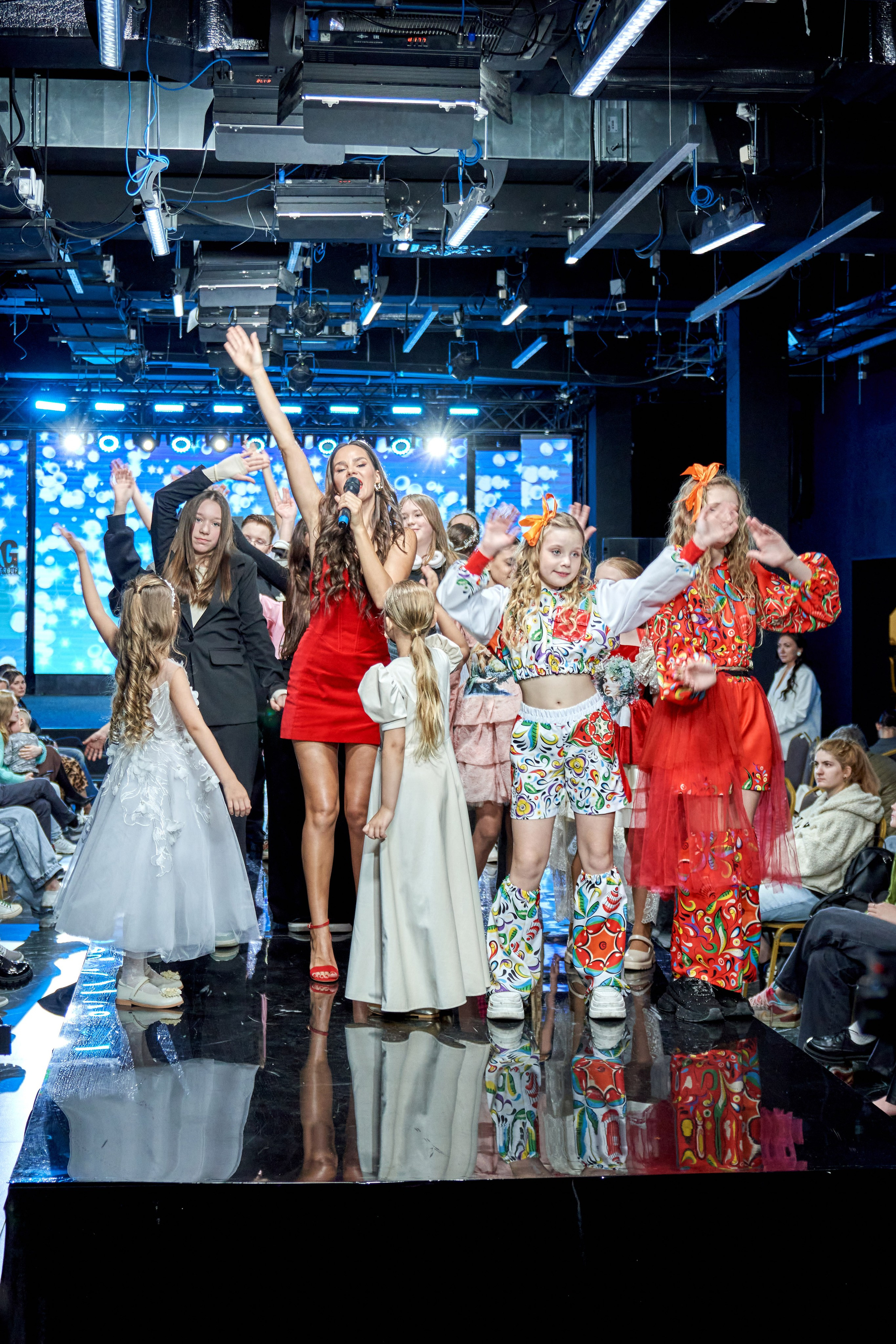 Яровит холл шоу показ мод звезда галактики. VISUAL ARTIST/ современное искусство/ фотокартины