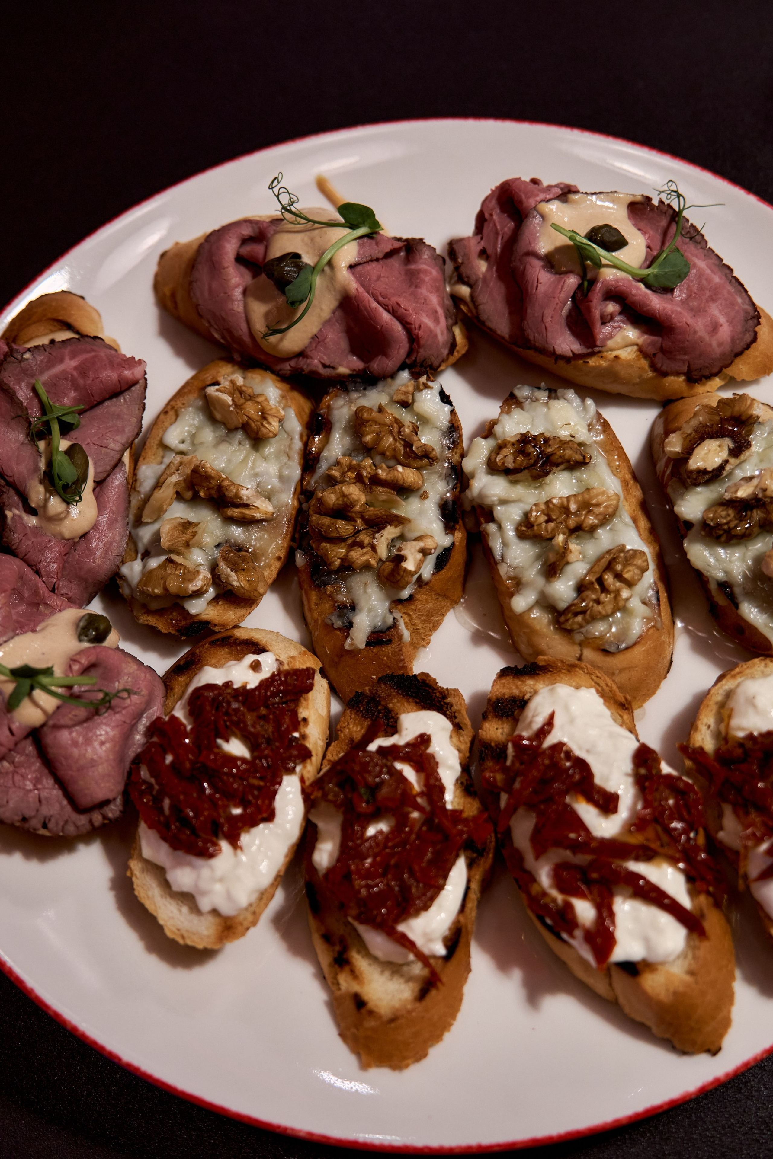 Реклама ресторана атмосфера красота бокалы персонал убранство бар оформление виски вина кинотека. VISUAL ARTIST/ современное искусство/ фотокартины