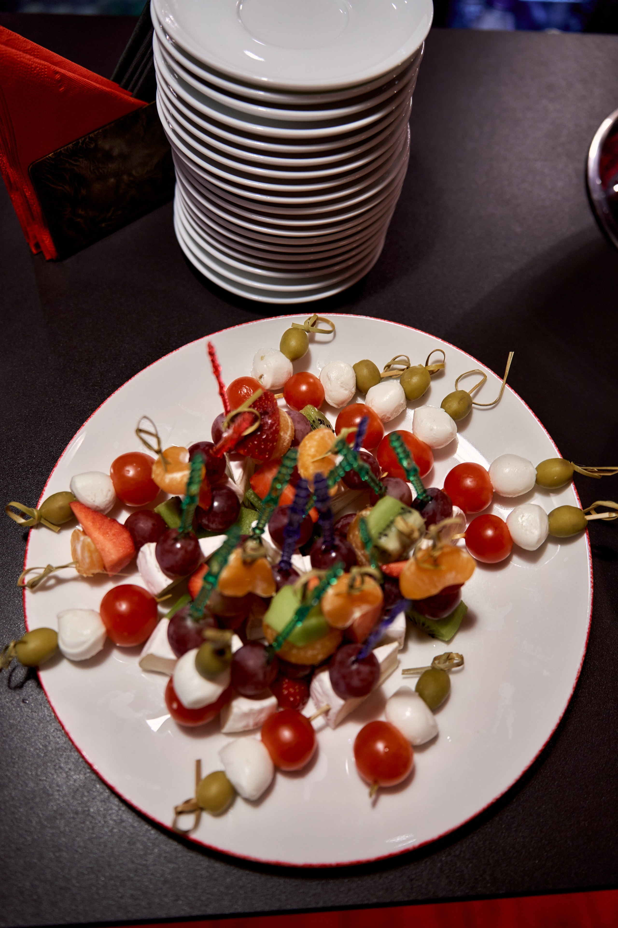 Реклама ресторана атмосфера красота бокалы персонал убранство бар оформление виски вина кинотека. VISUAL ARTIST/ современное искусство/ фотокартины