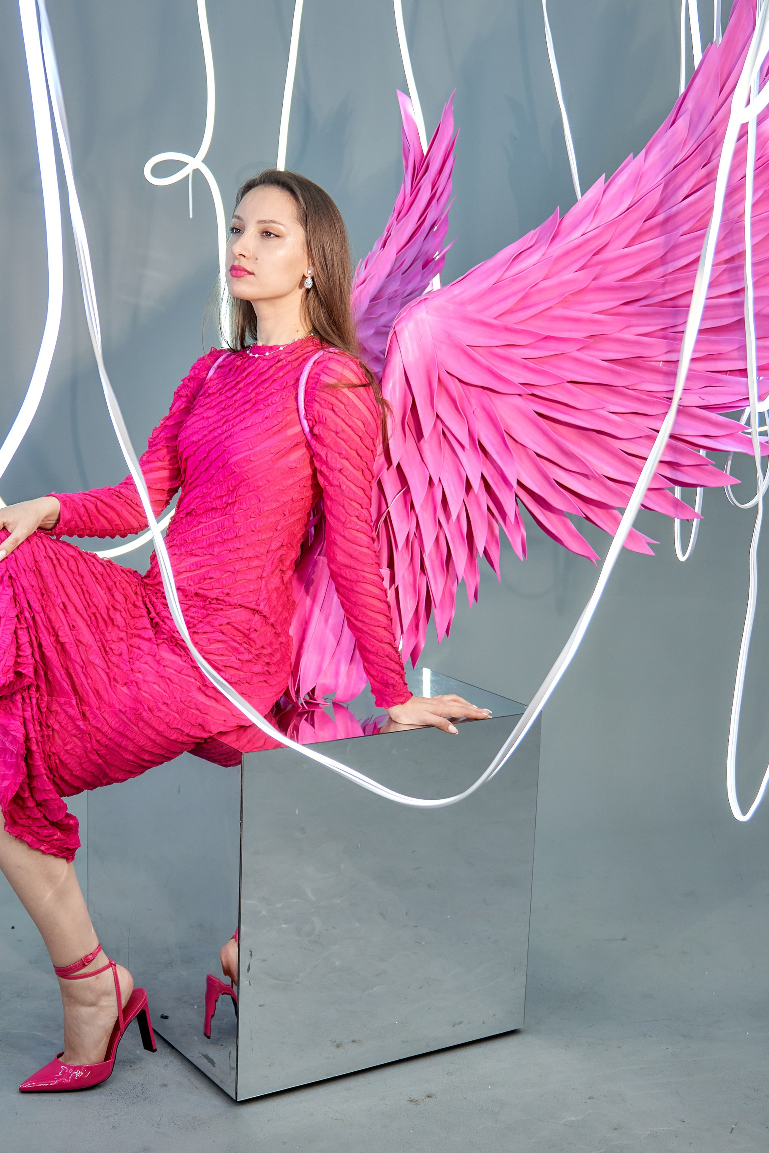 Лампы гибкие свет красный в студии ангелы. VISUAL ARTIST/ современное искусство/ фотокартины