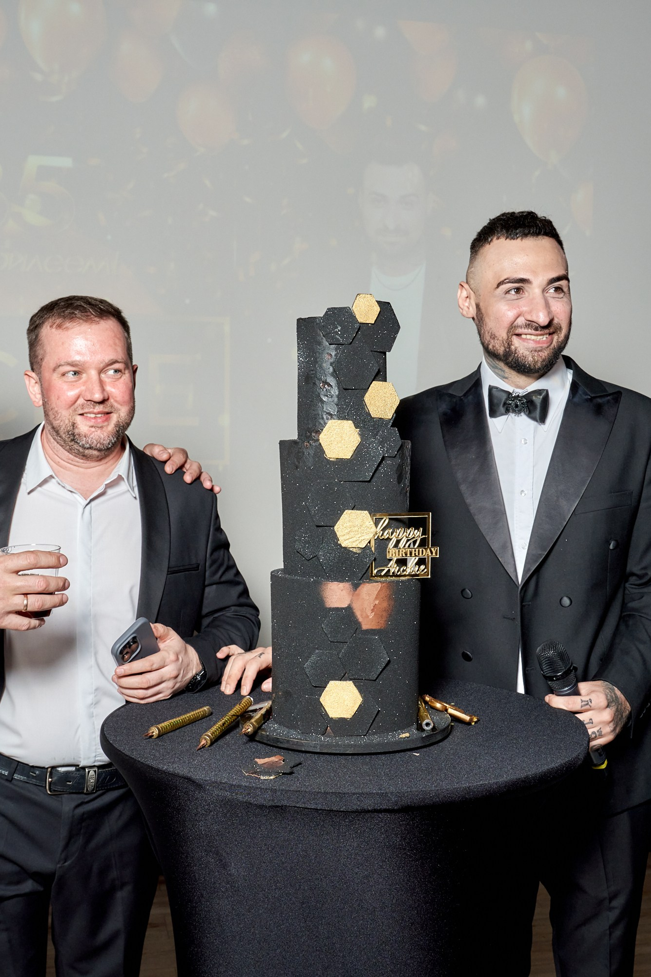 День рождения продюсера арчи и его друзей. VISUAL ARTIST/ современное искусство/ фотокартины