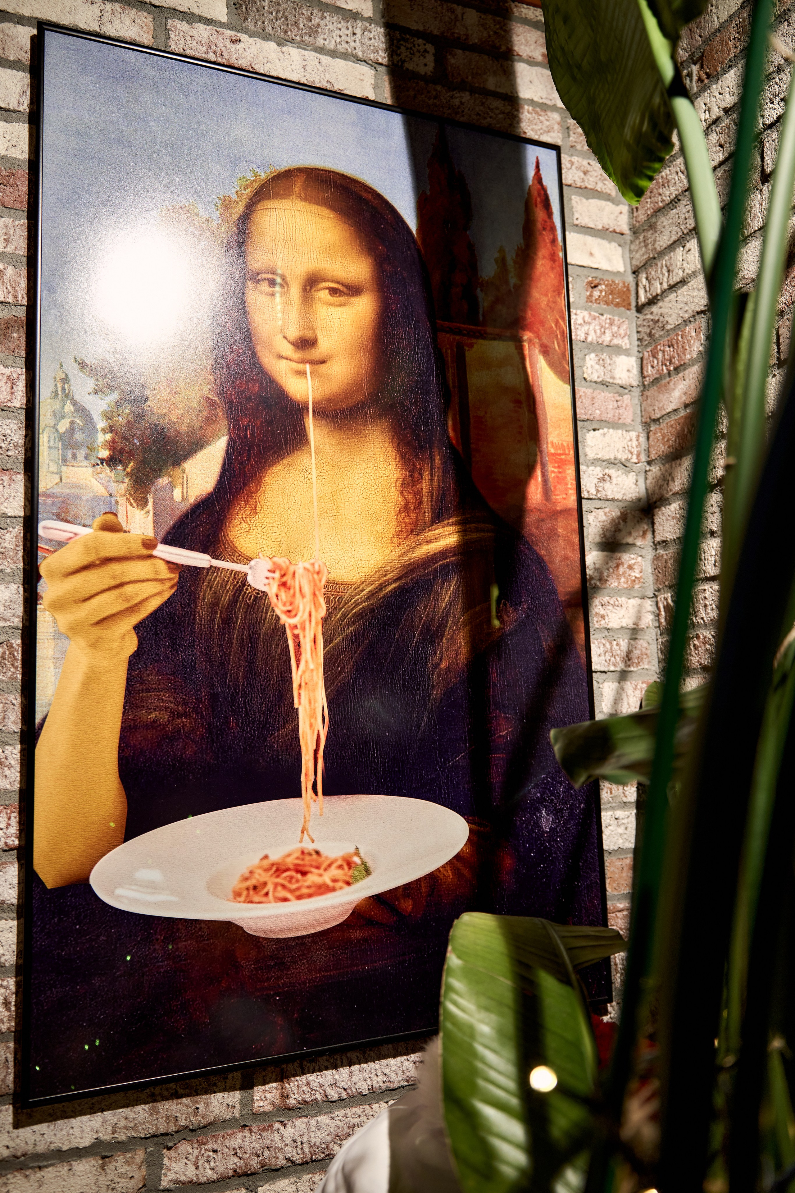 Реклама ресторана атмосфера красота бокалы персонал убранство бар оформление виски вина кинотека. VISUAL ARTIST/ современное искусство/ фотокартины