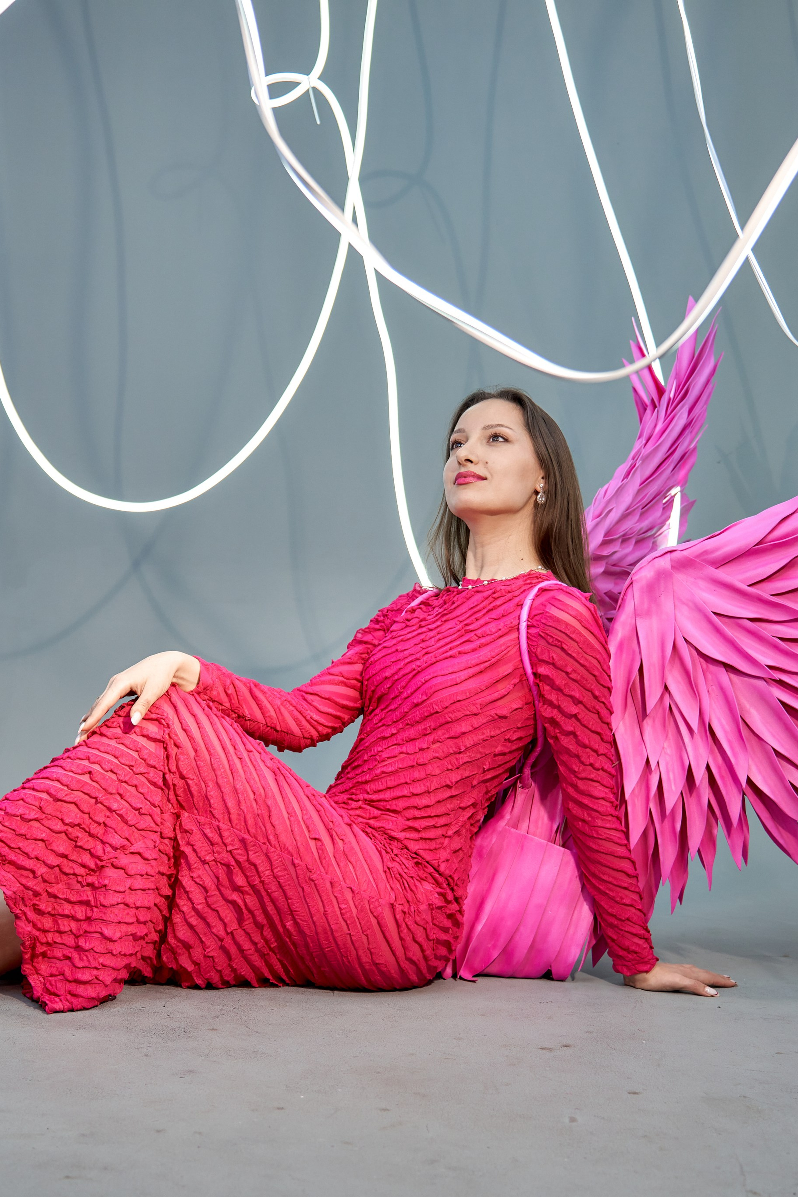 Лампы гибкие свет красный в студии ангелы. VISUAL ARTIST/ современное искусство/ фотокартины