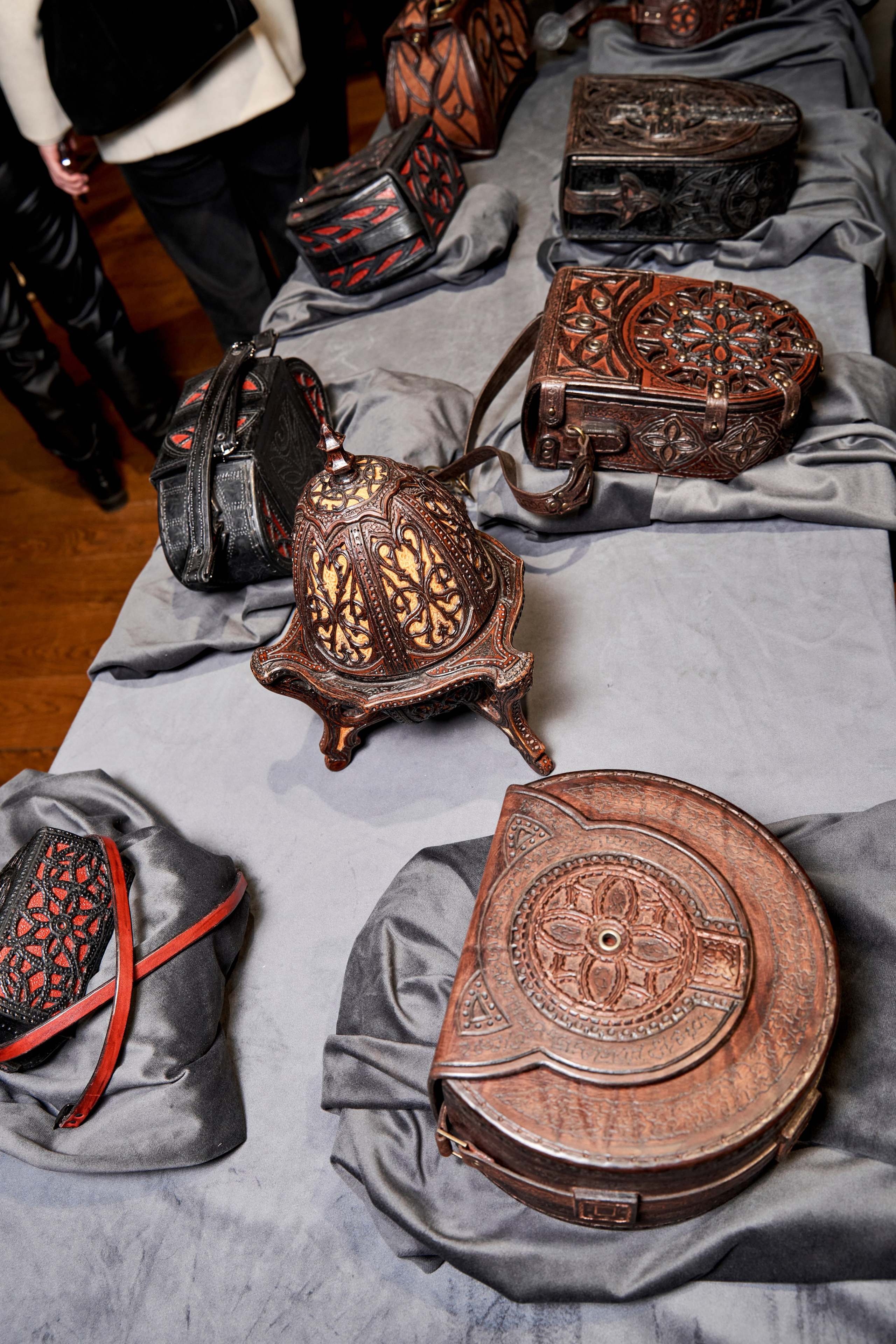 Кожевенная выставка Андрея Коробейникова. VISUAL ARTIST/ современное искусство/ фотокартины