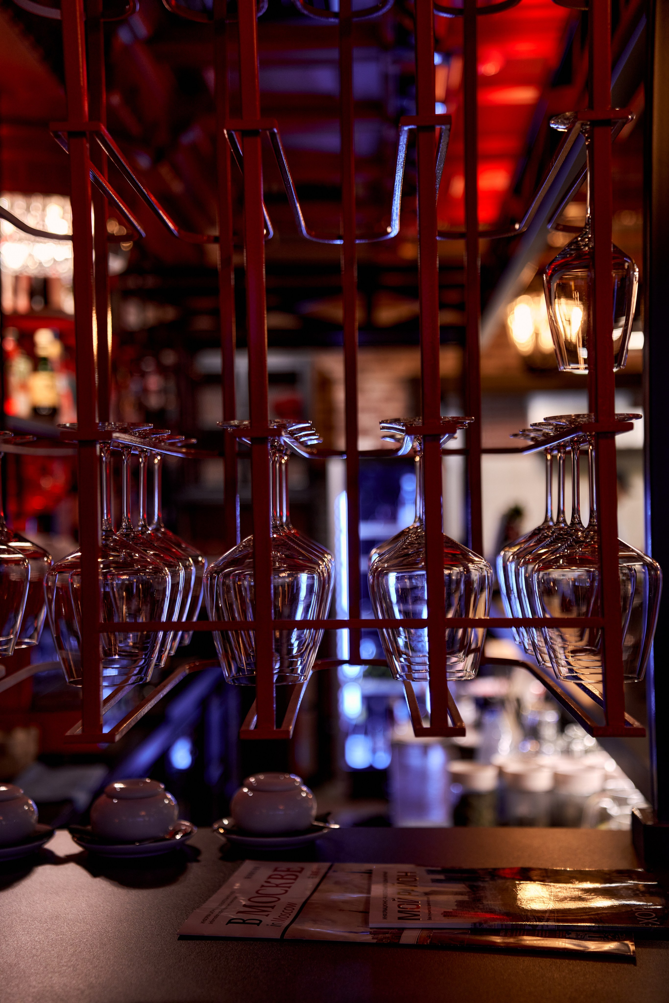 Реклама ресторана атмосфера красота бокалы персонал убранство бар оформление виски вина кинотека. VISUAL ARTIST/ современное искусство/ фотокартины