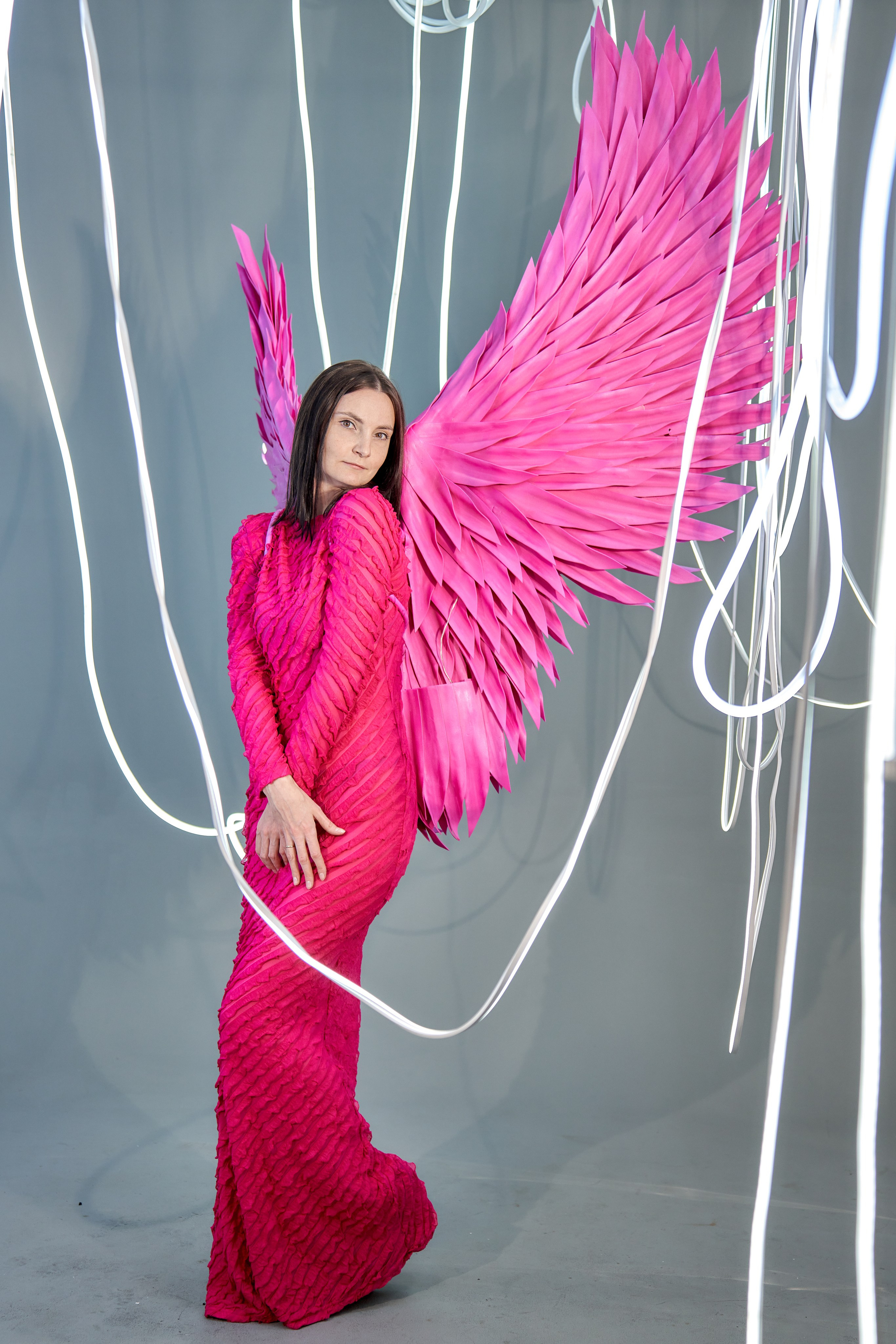 Лампы гибкие свет красный в студии ангелы. VISUAL ARTIST/ современное искусство/ фотокартины