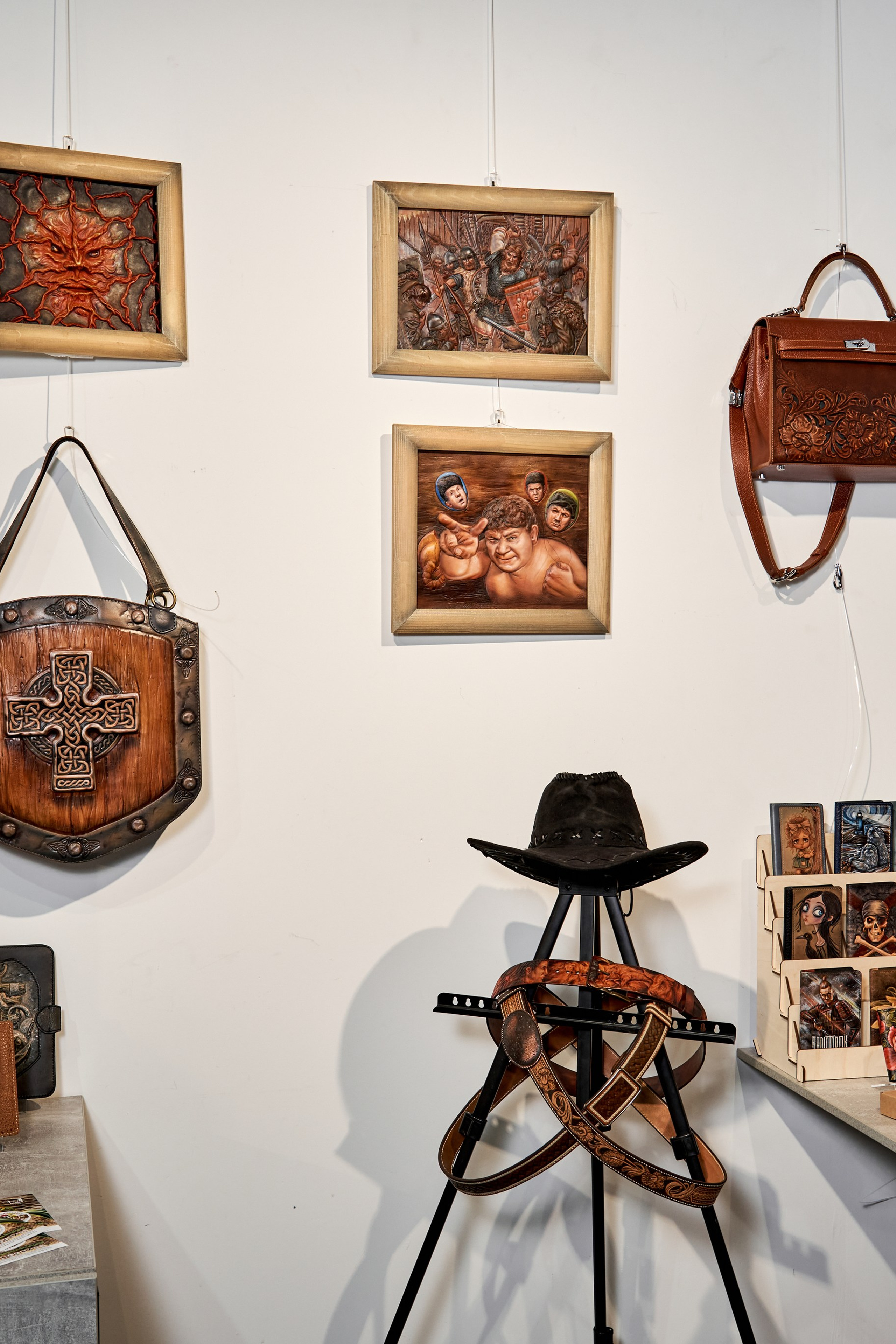 Кожевенная выставка Андрея Коробейникова. VISUAL ARTIST/ современное искусство/ фотокартины