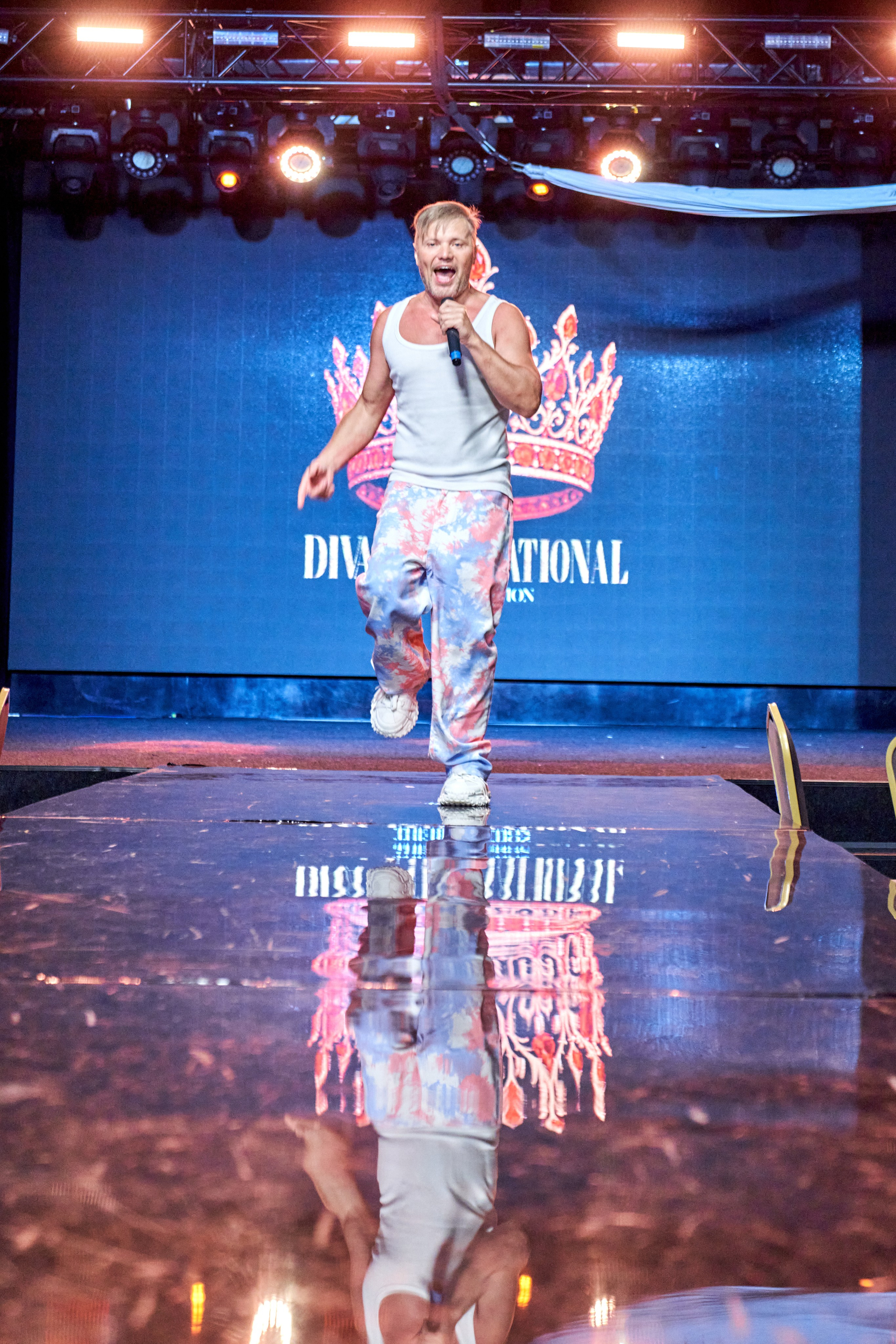 Яровит холл шоу показ мод звезда галактики. VISUAL ARTIST/ современное искусство/ фотокартины