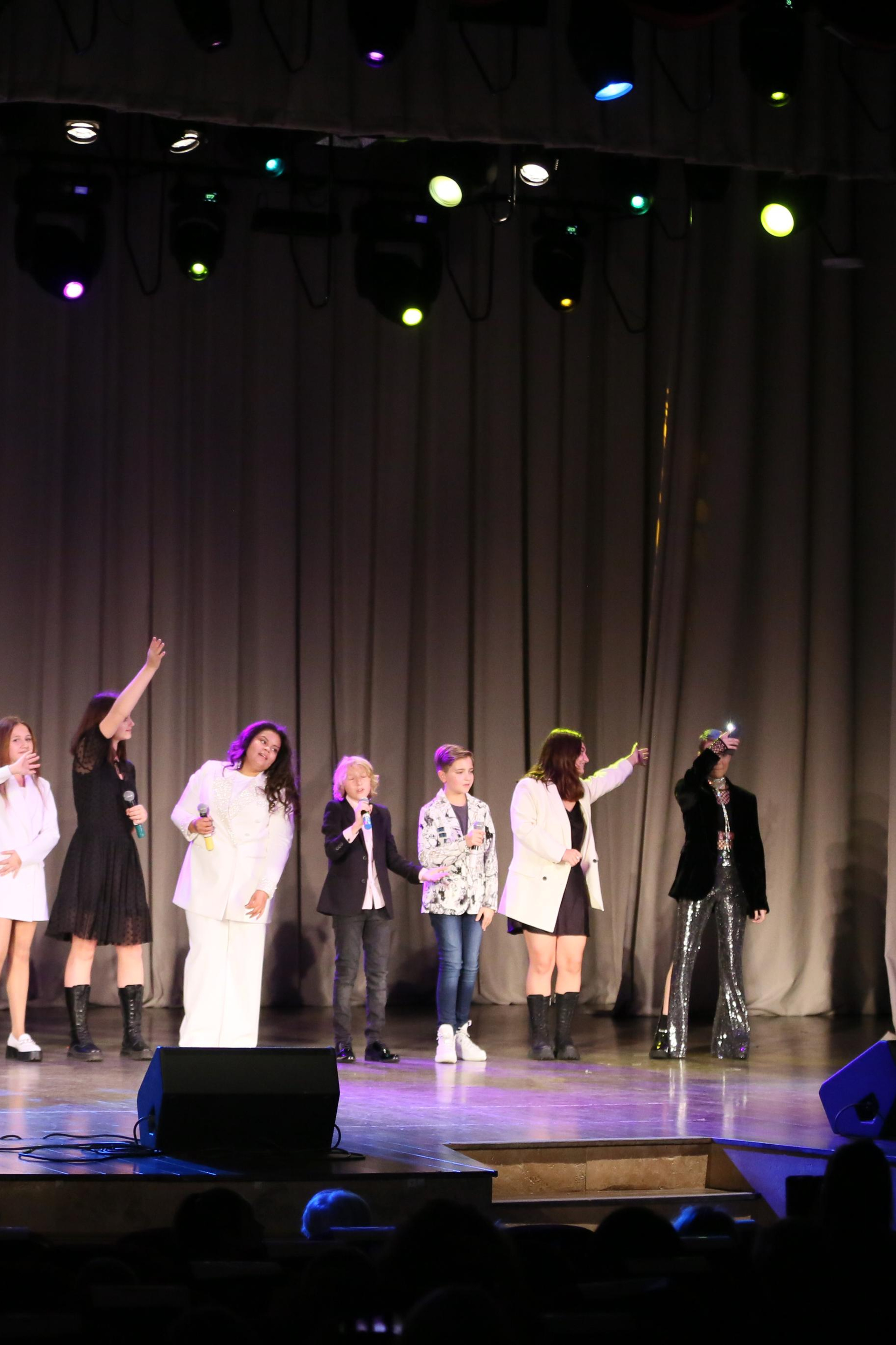 Семейная фотосессия в парке. Фотограф для вас и вашего бизнеса в Москве Альбина Никифоров