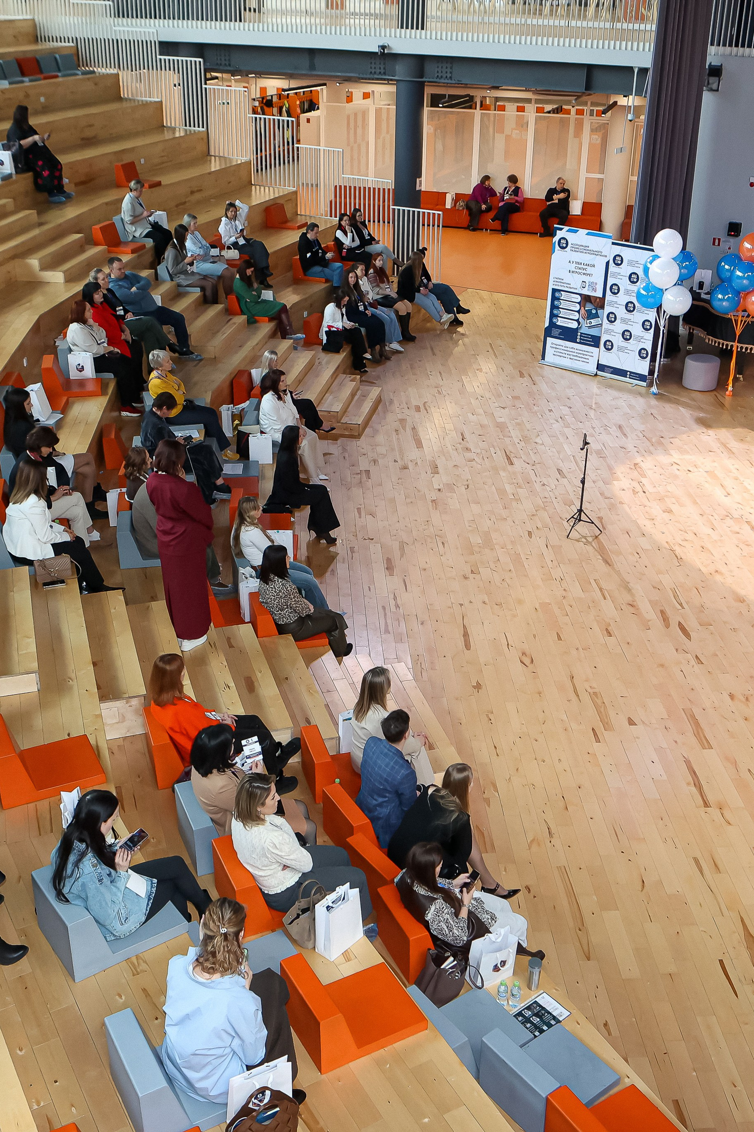 Семейная фотосессия в парке. Фотограф для вас и вашего бизнеса в Москве Альбина Никифоров