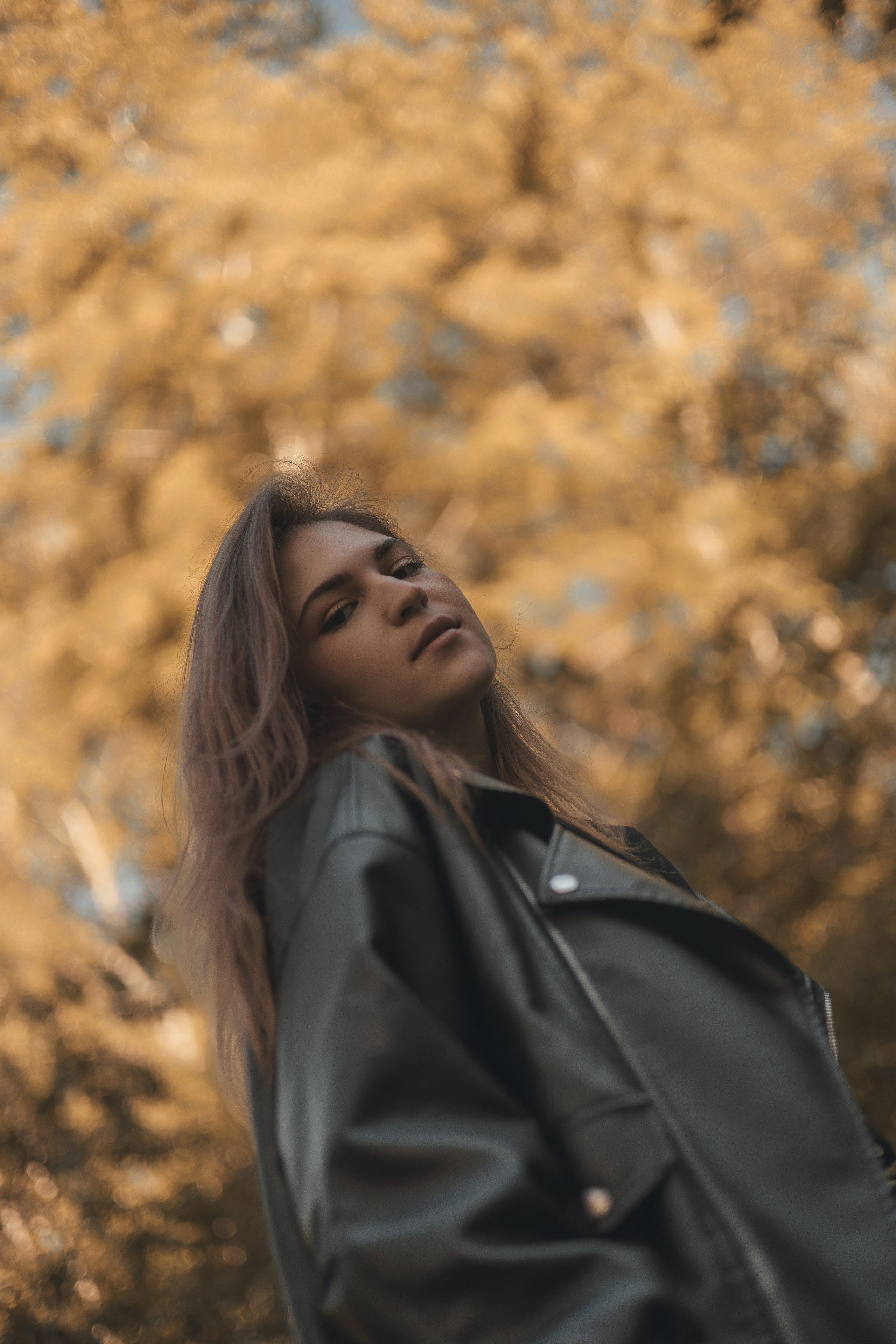 осенняя фотосессия девушки в парке, естественный свет