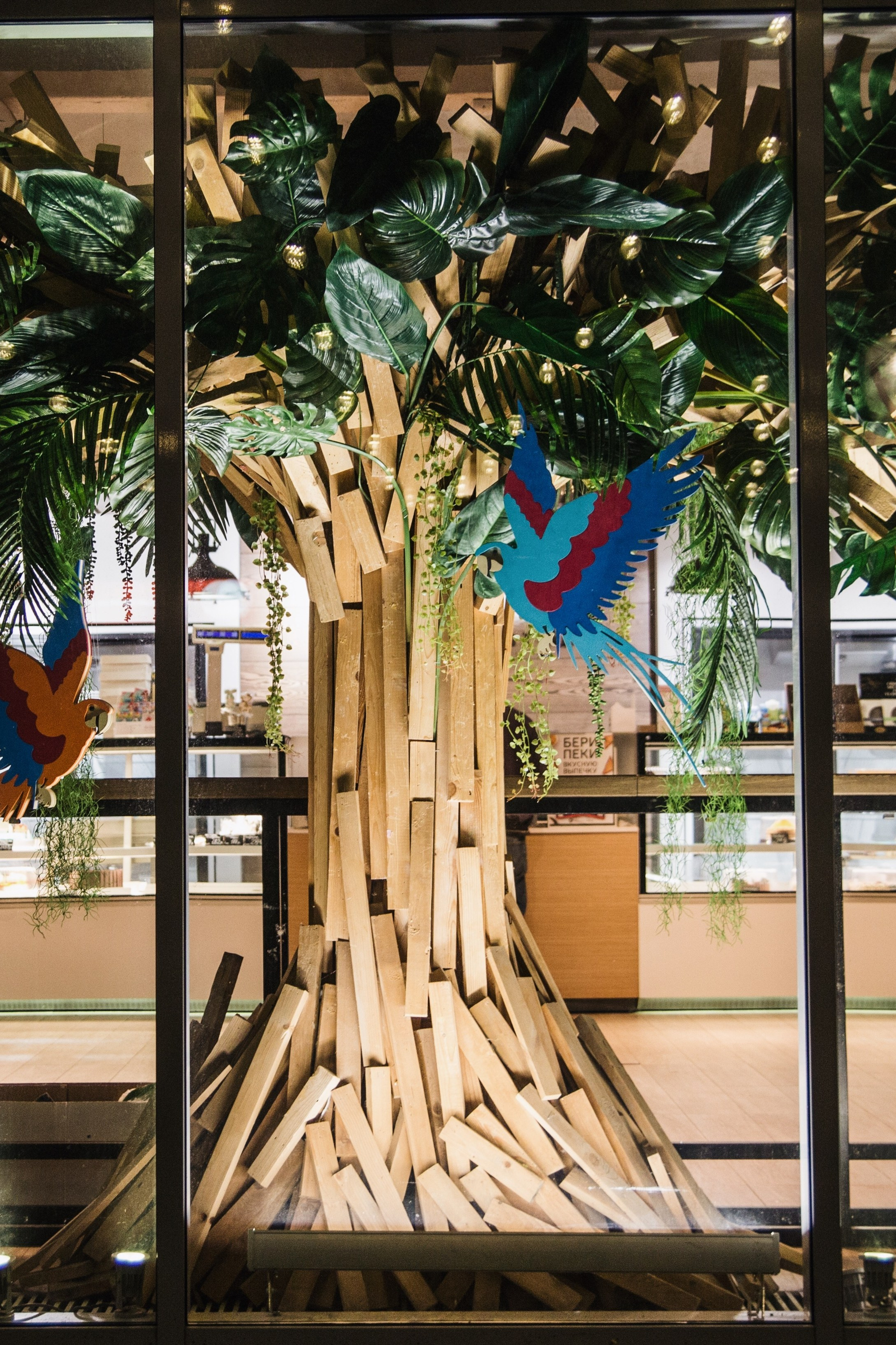 Оформление витрин Лакомка