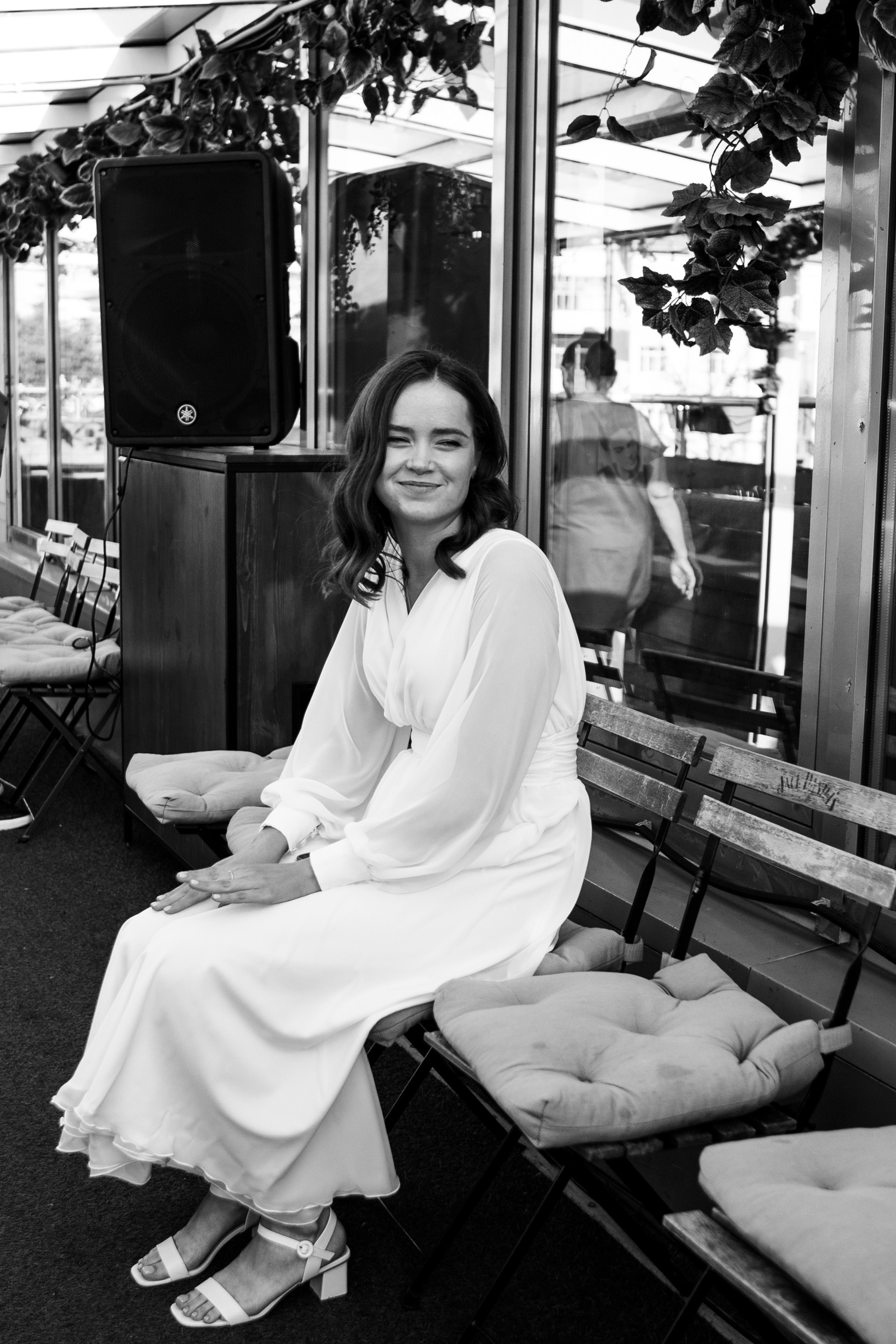 А нам надо в баре свадьбу