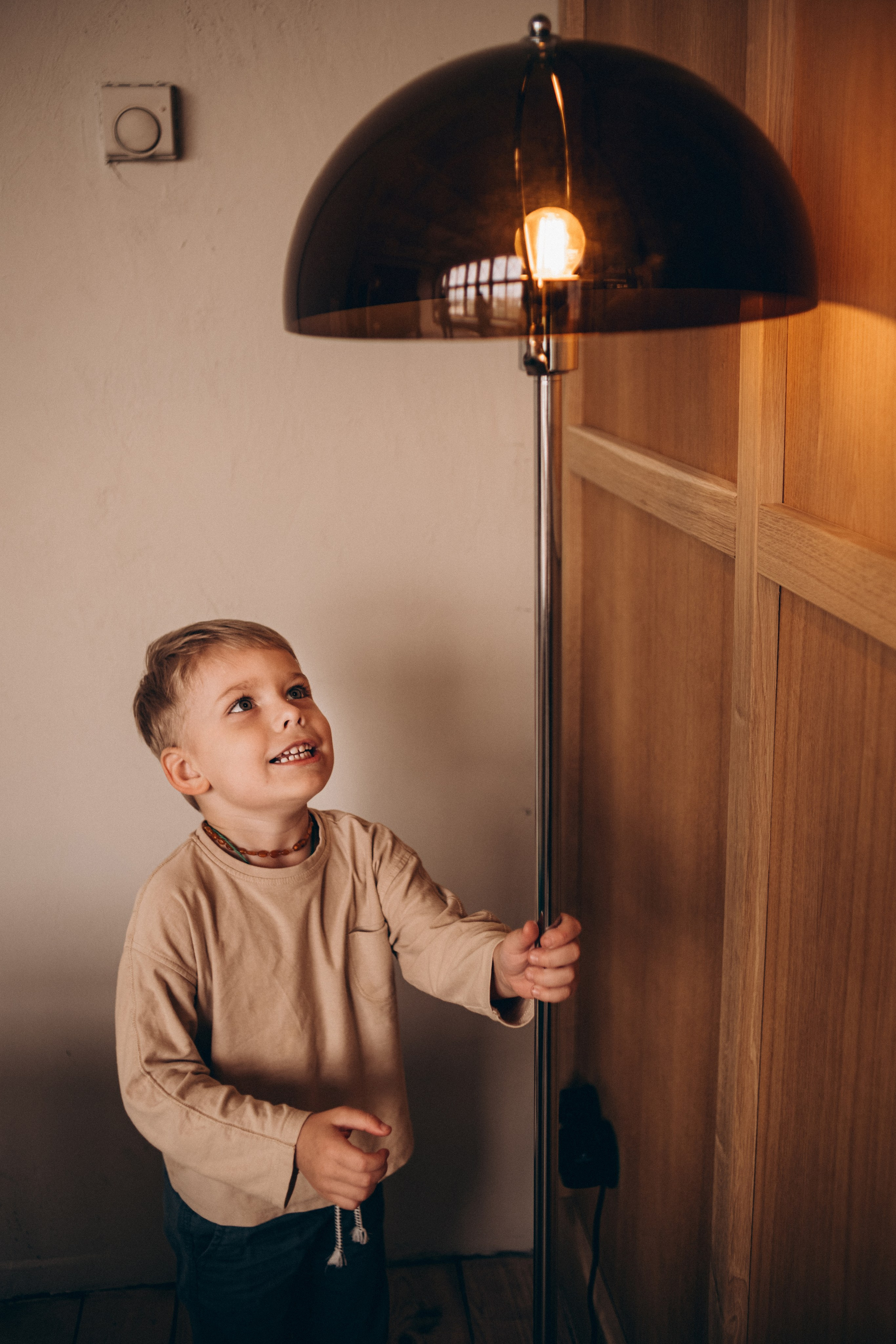 Семейная фотосессия в студии Курска - счастливый мальчик