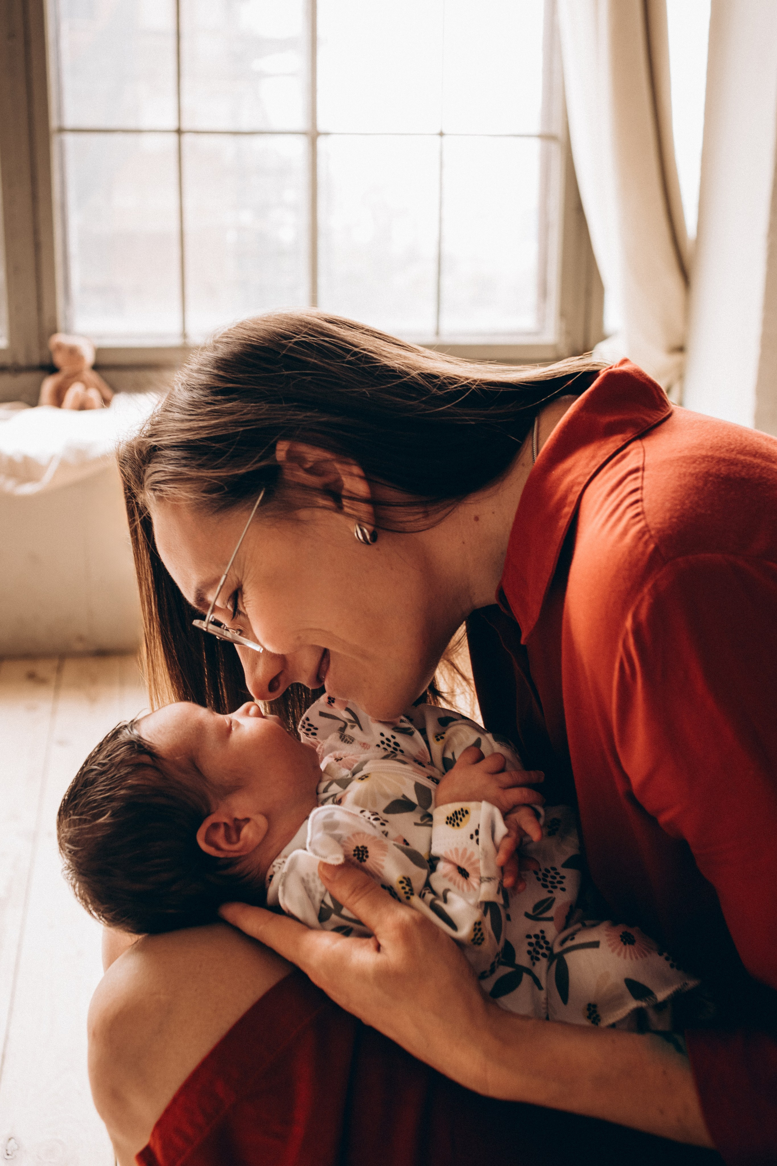 Семейная фотосессия в студии Курска - любовь матери к малышу