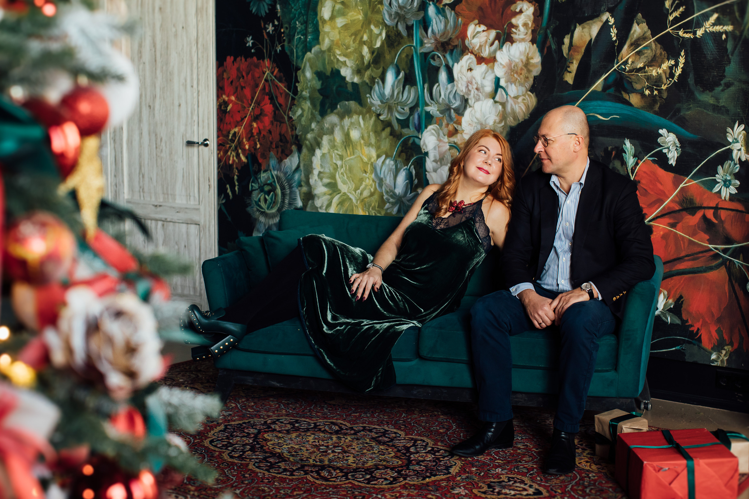 Новый год. Семейная съёмка в тёмной студии