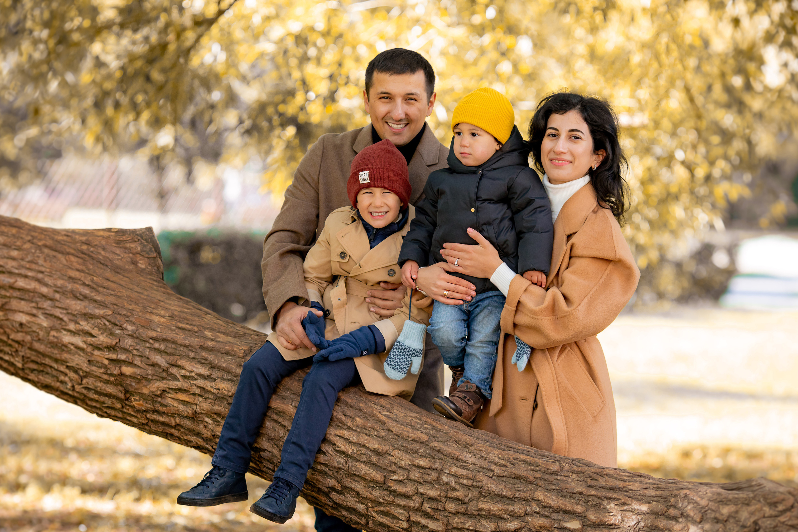 Теплая семейная осенняя съёмка
