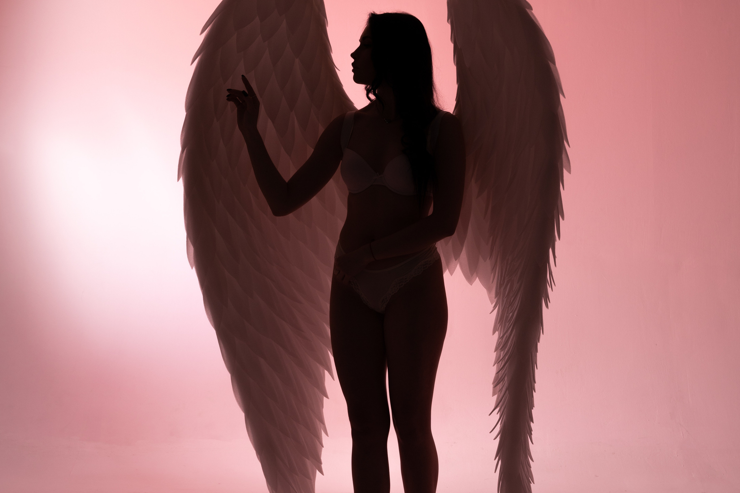 Студийная фотосессия с крыльями