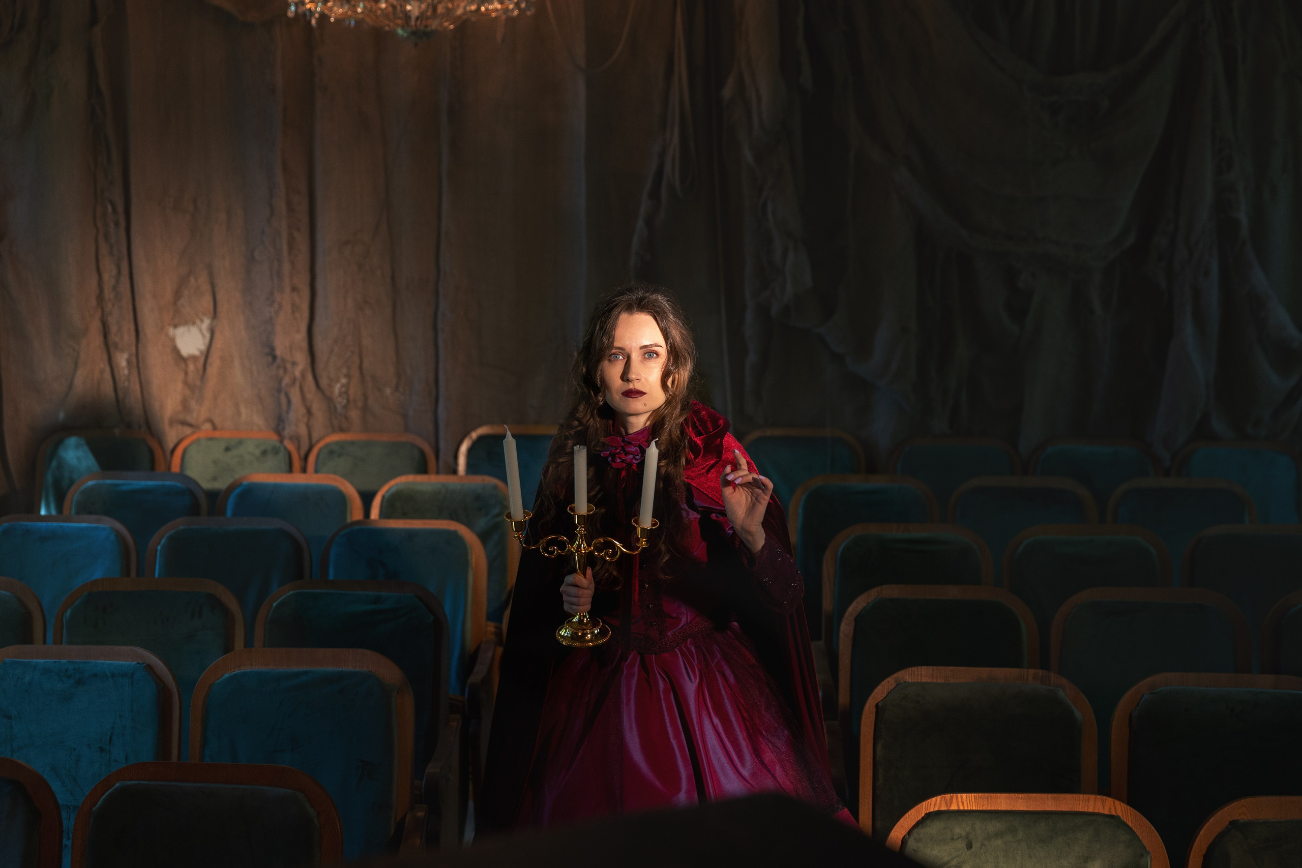 Тайны заброшенного театра