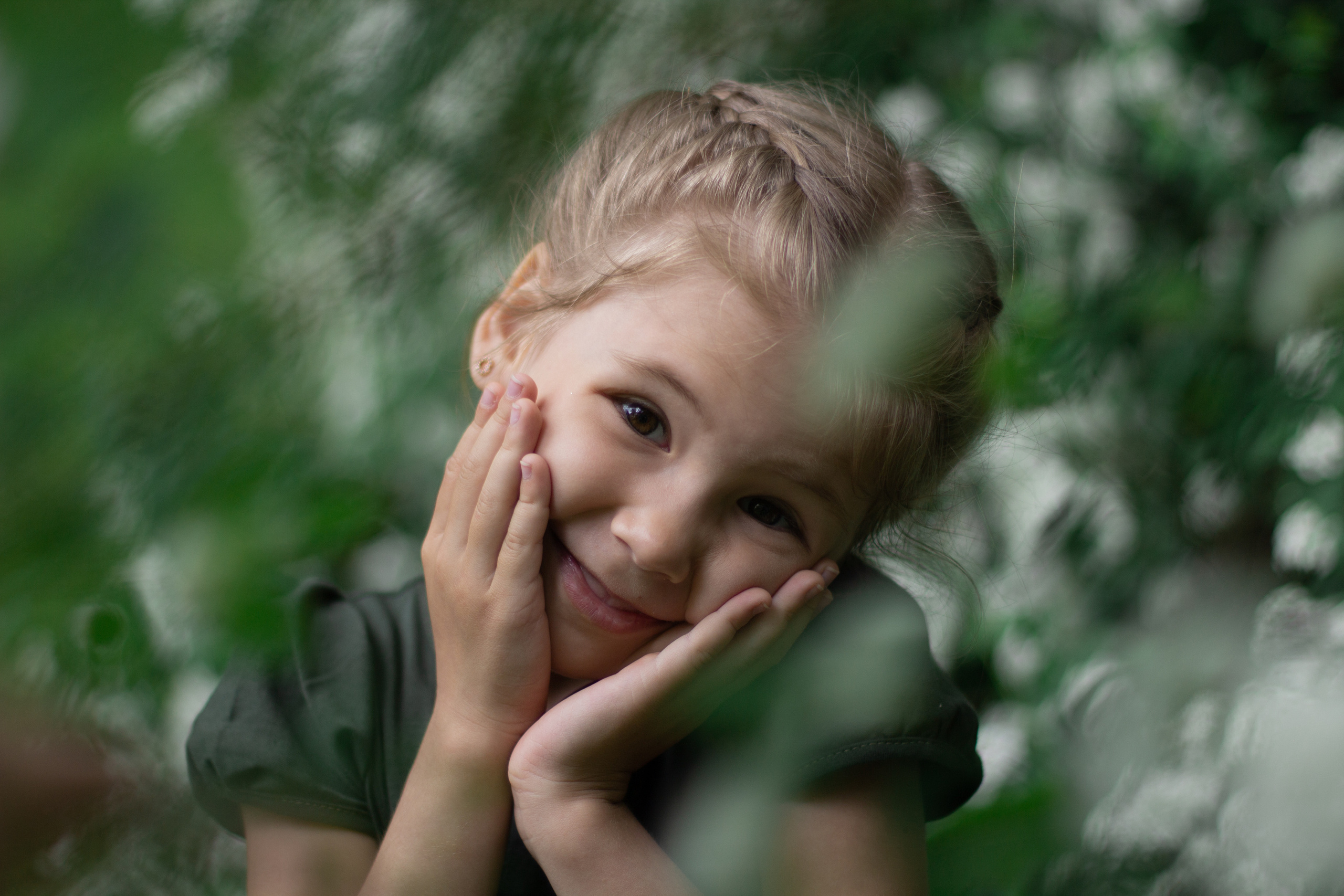 Варя и Ксюша в Остафьево летом