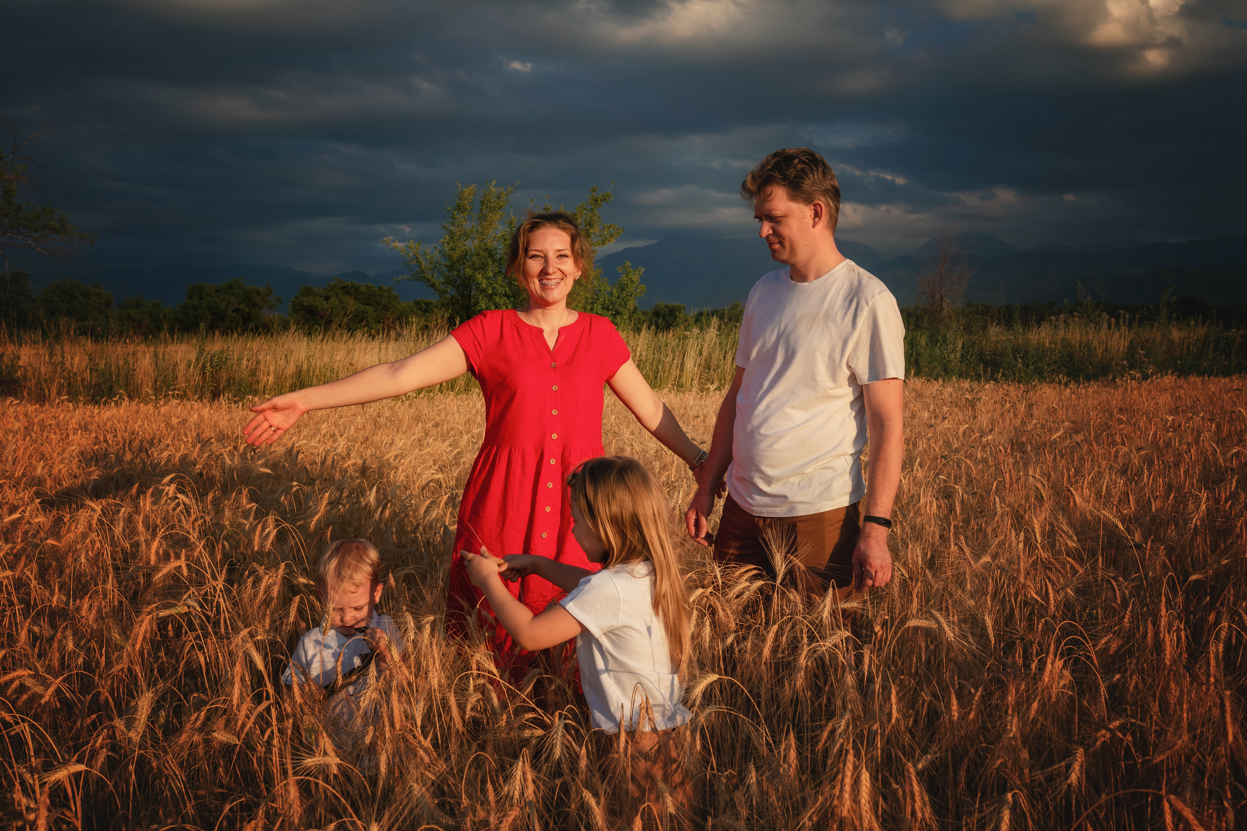 Миша, Настя, Полина и&nbsp;Леша в&nbsp;поле