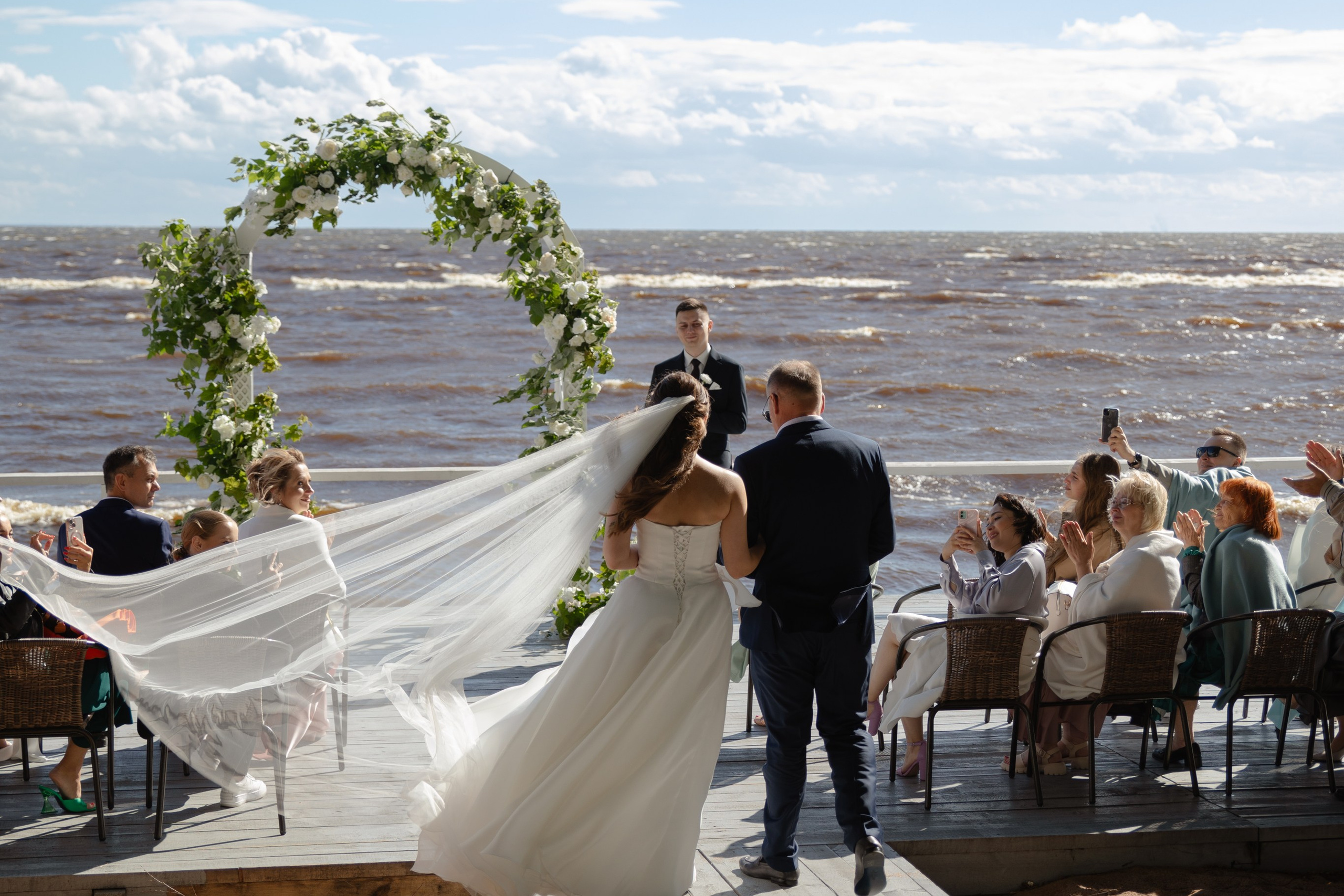 Виталий и Полина: свадьба загородом, где дождь не помеха