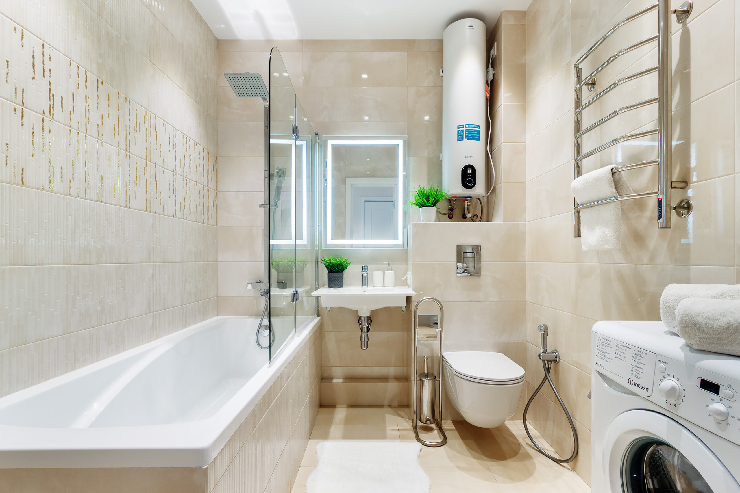 Фотография совмещённого санузла с ванной в бежевых тонах