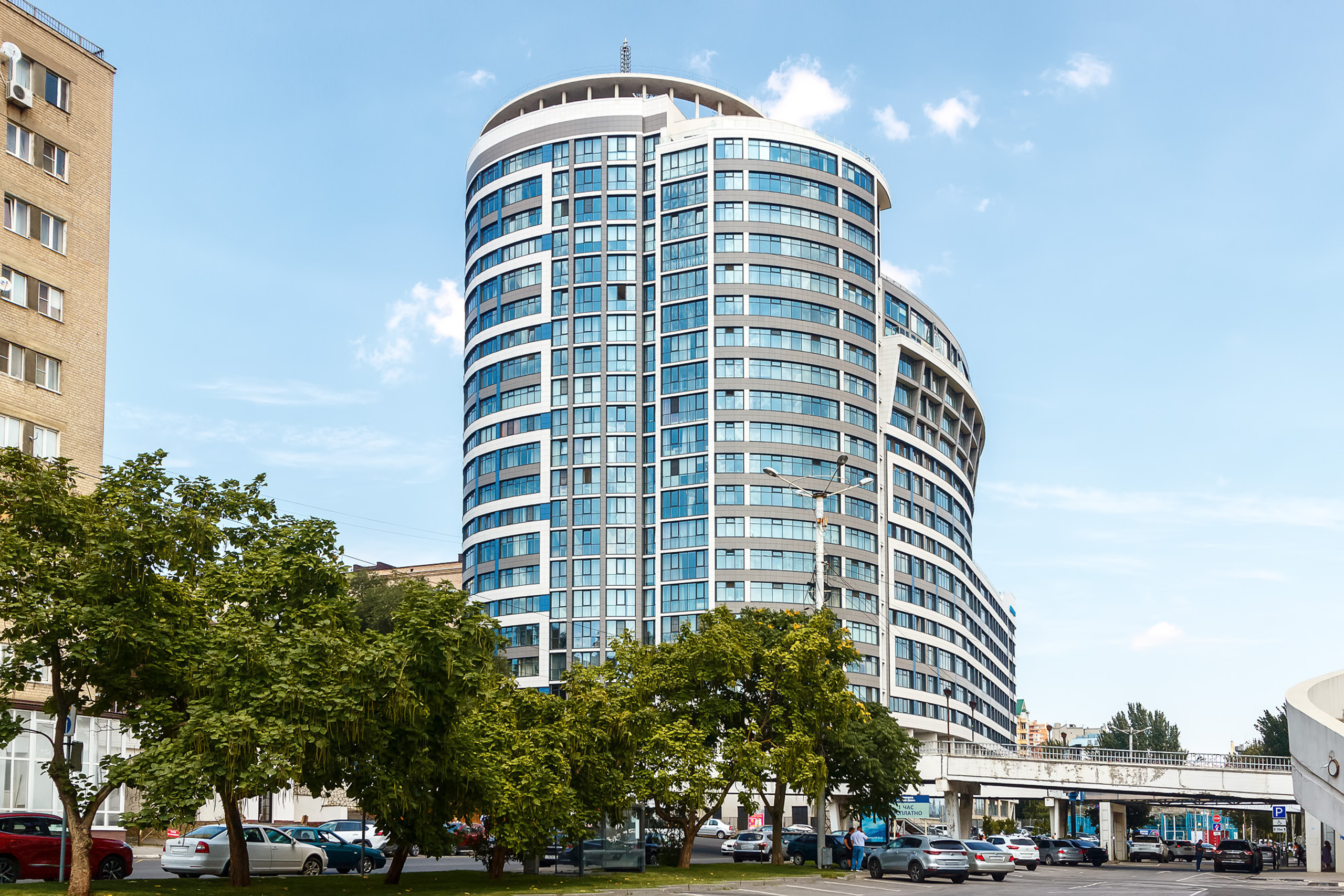 Здание жилого комплекса "Адмирал" в Ростове