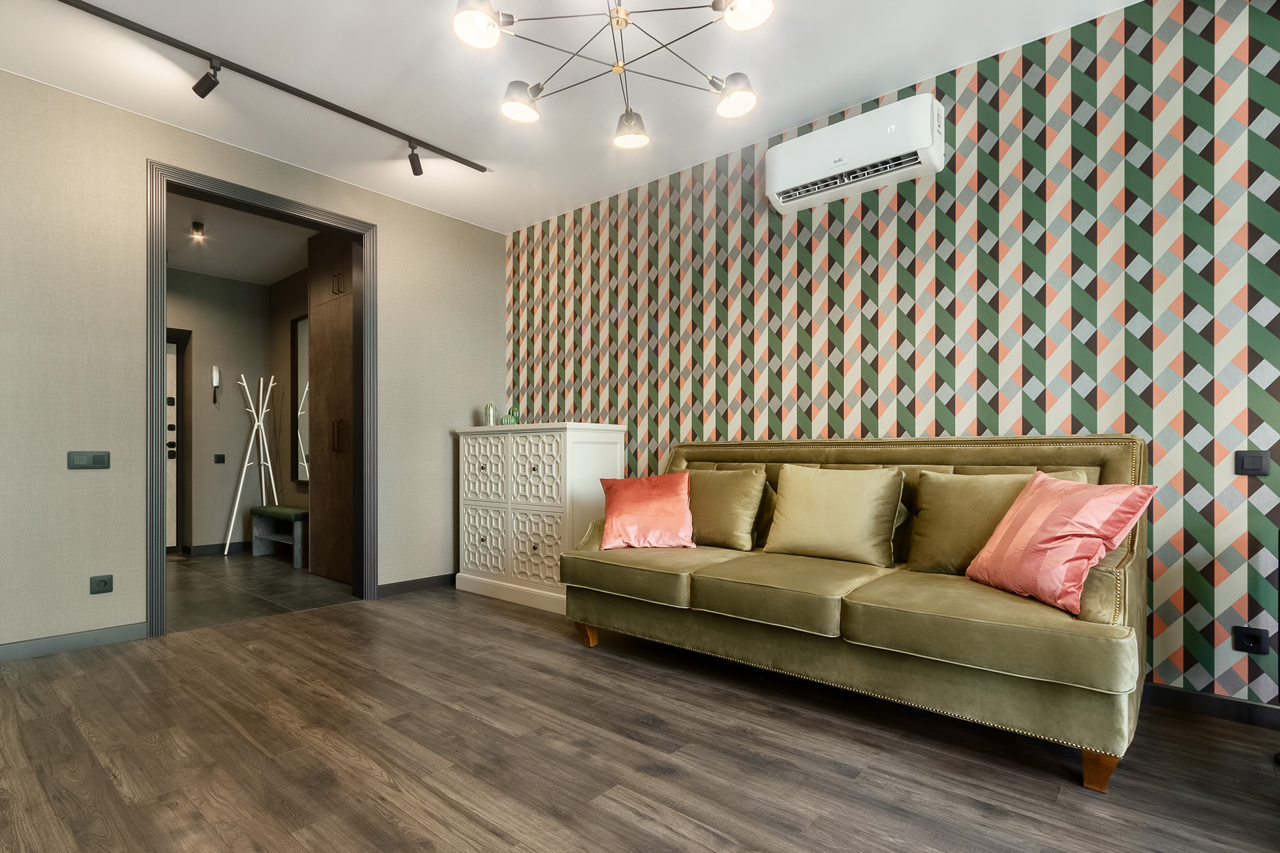 Фотография интерьера гостиной в серо-зелёных тонах в Ростове-на-Дону