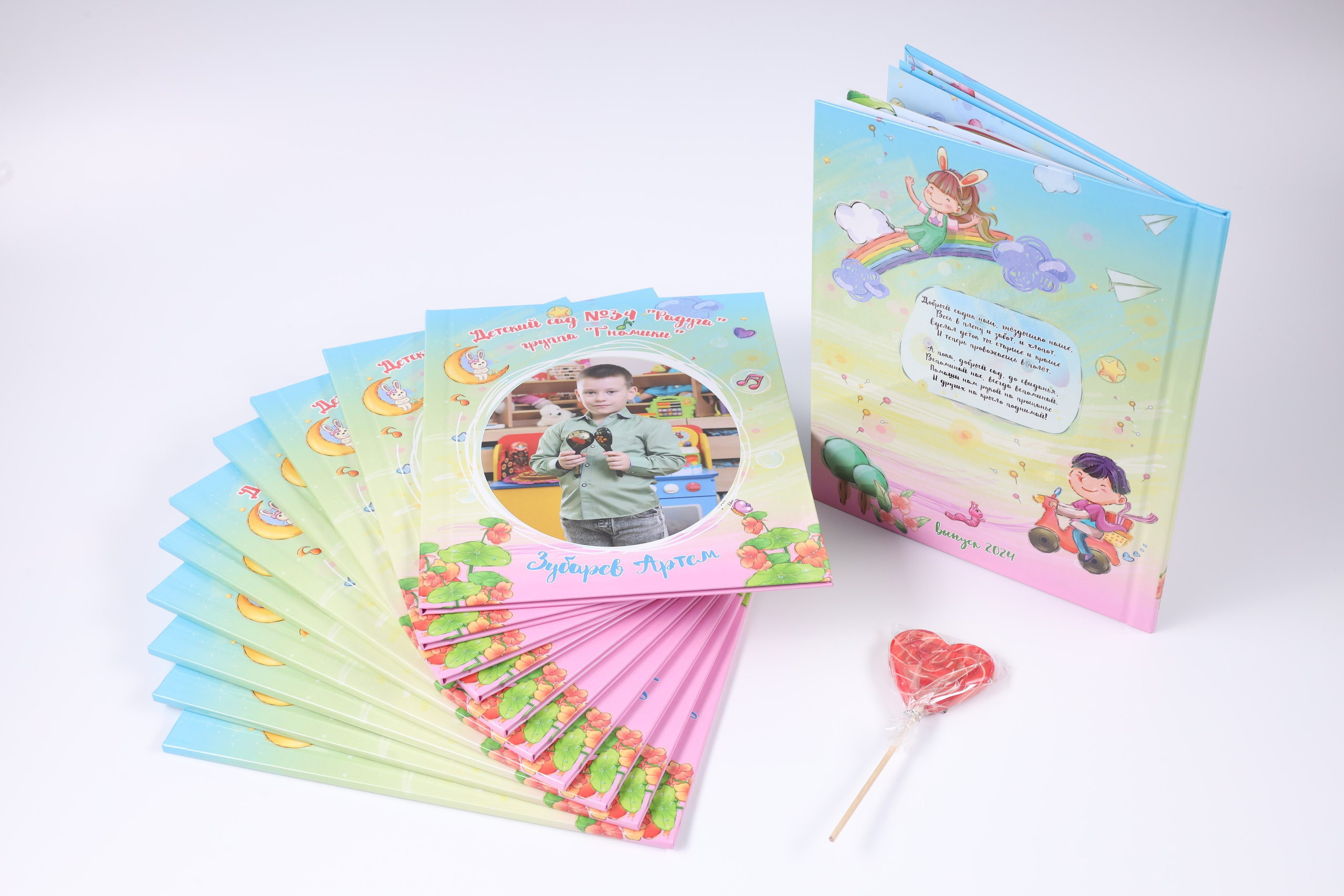 Образец многостраничного фотоальбома для выпускников ДС (3 дня съемок с дорогой в Тульскую область).