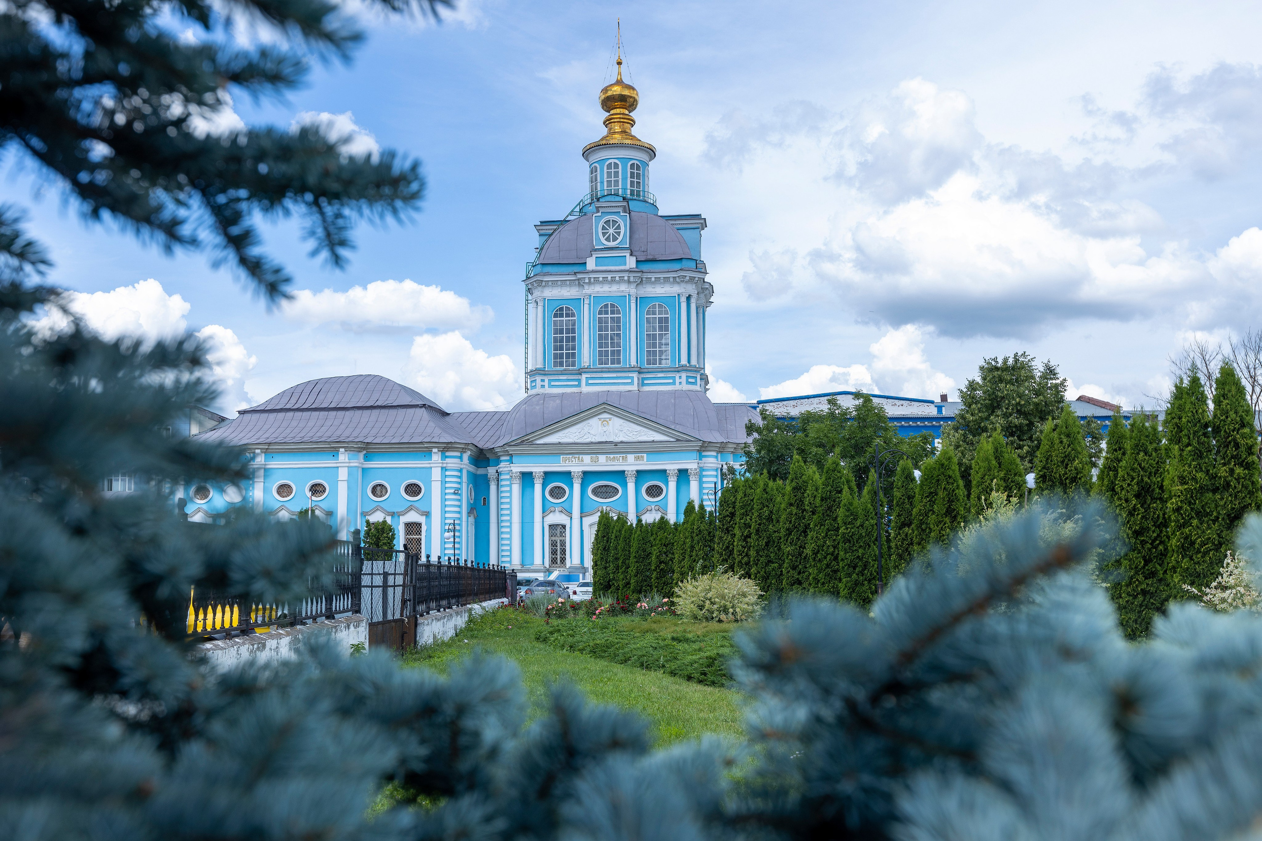 Храм Флора и Лавра.