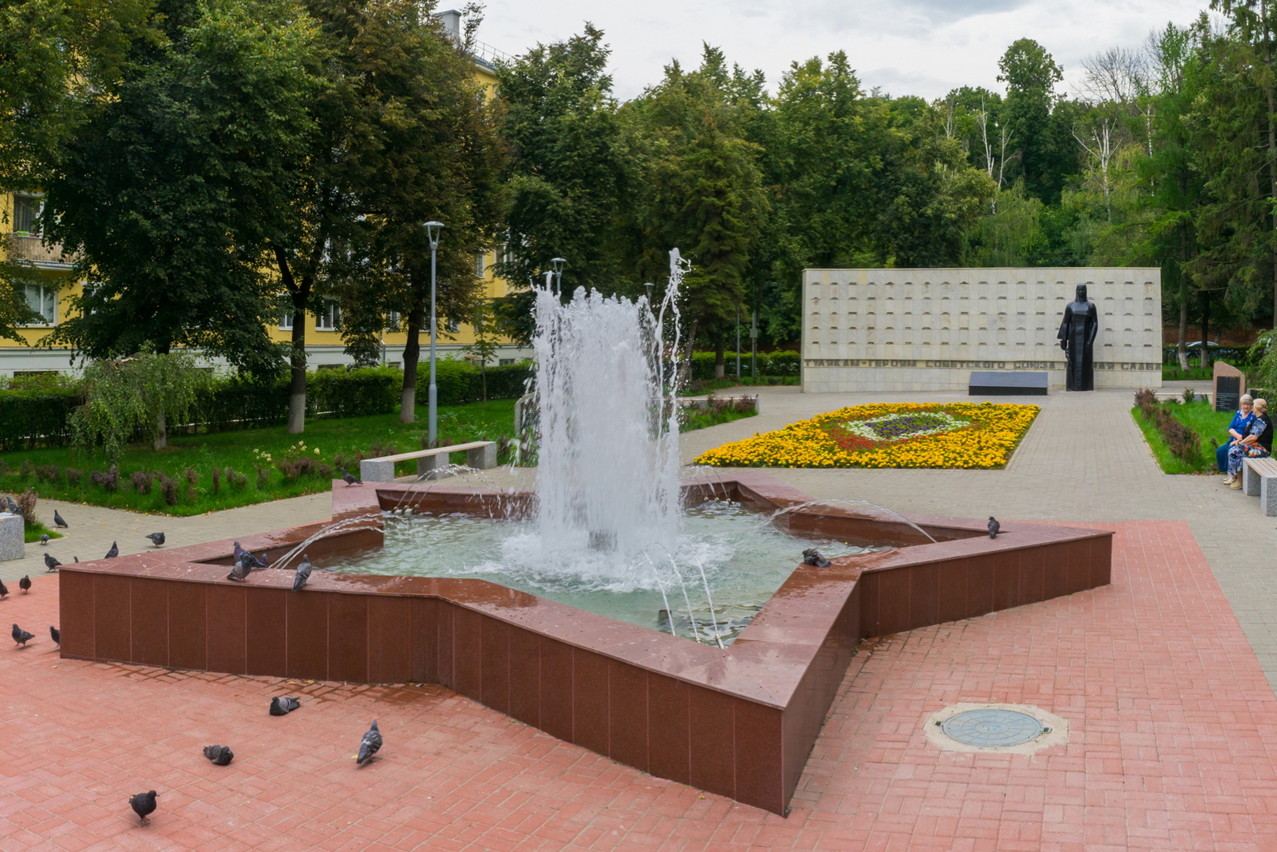 Сквер и мемориал Героям Советского Союза в г. Тула.