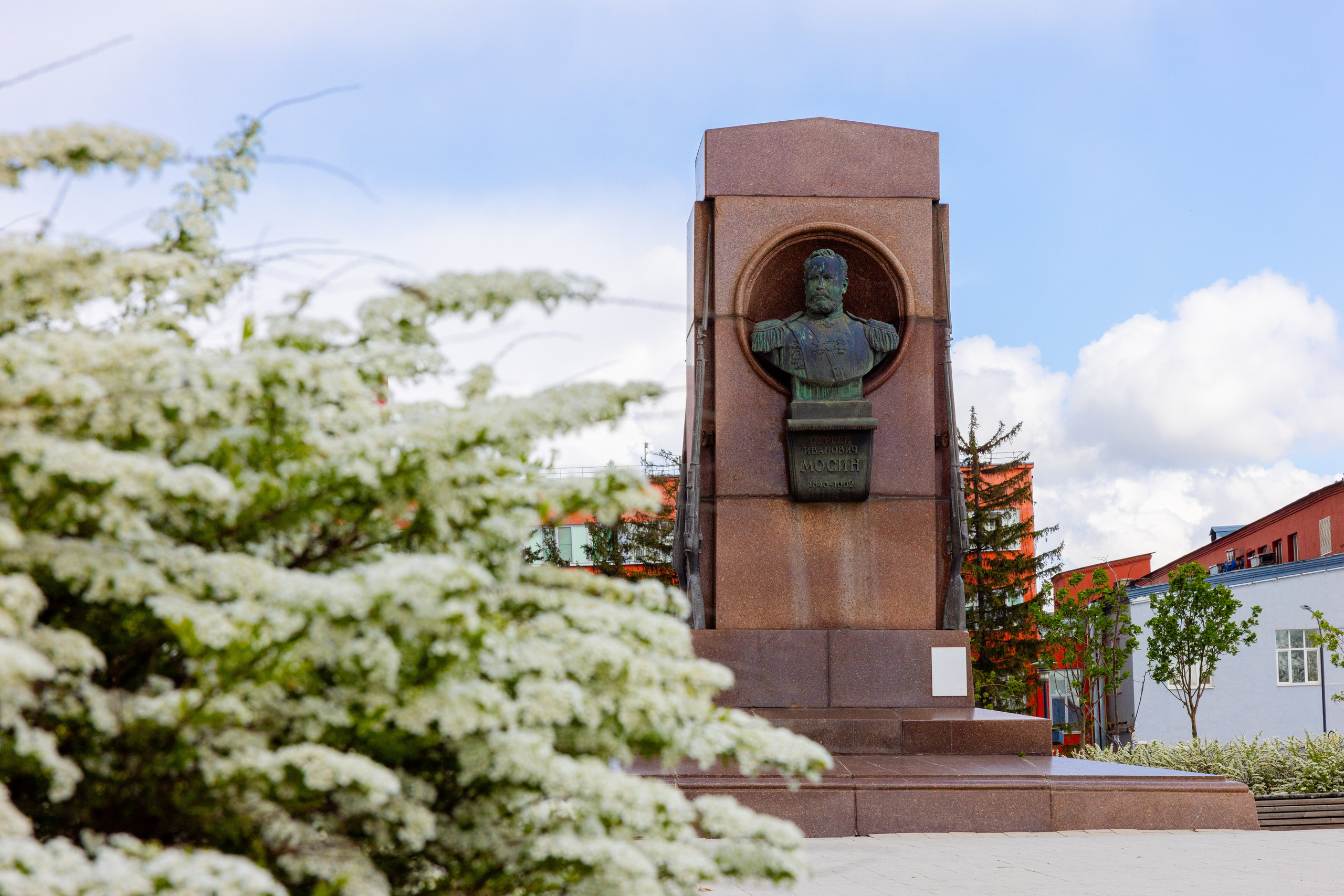 Памятник Мосину