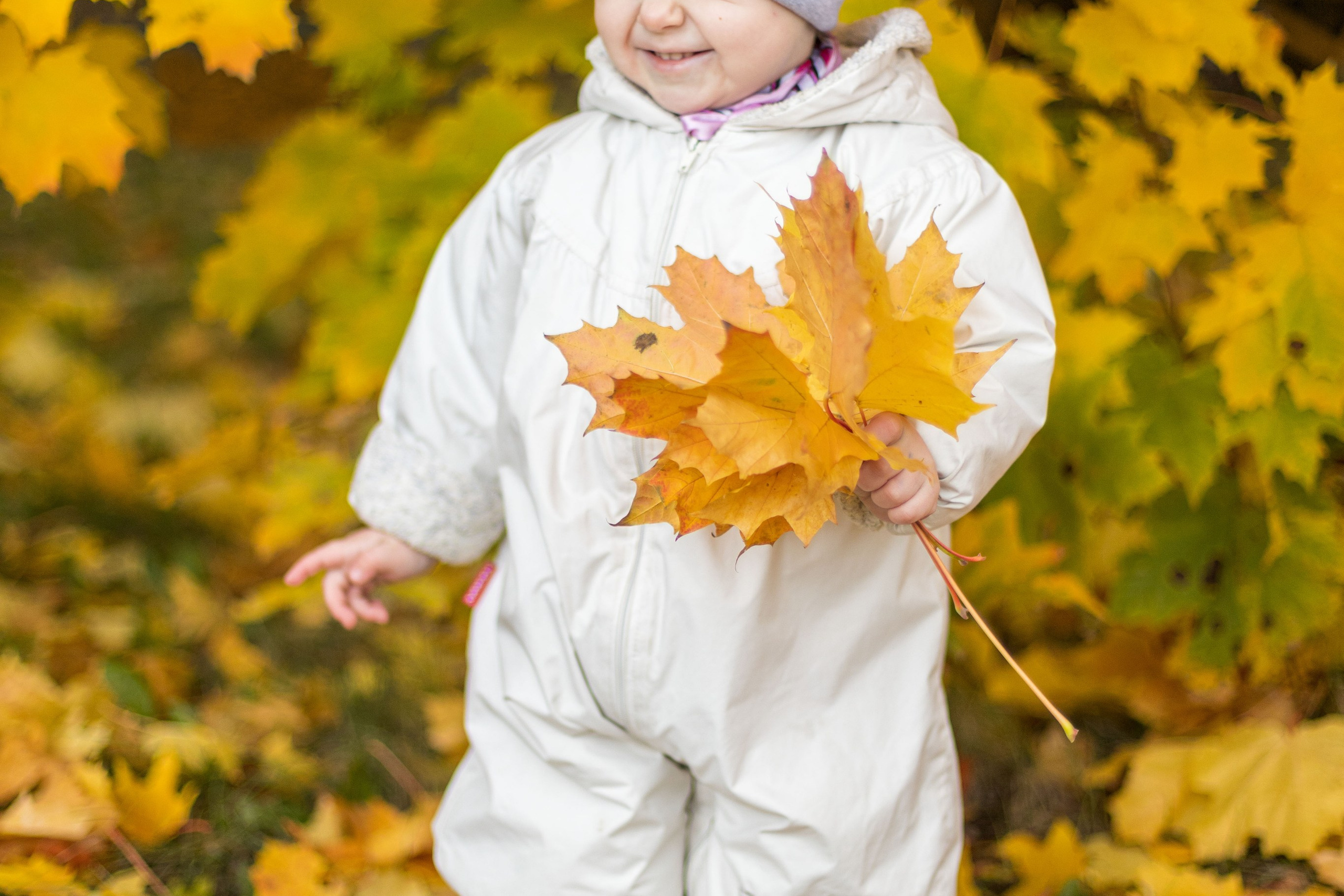 Детский портрет в золотую осень