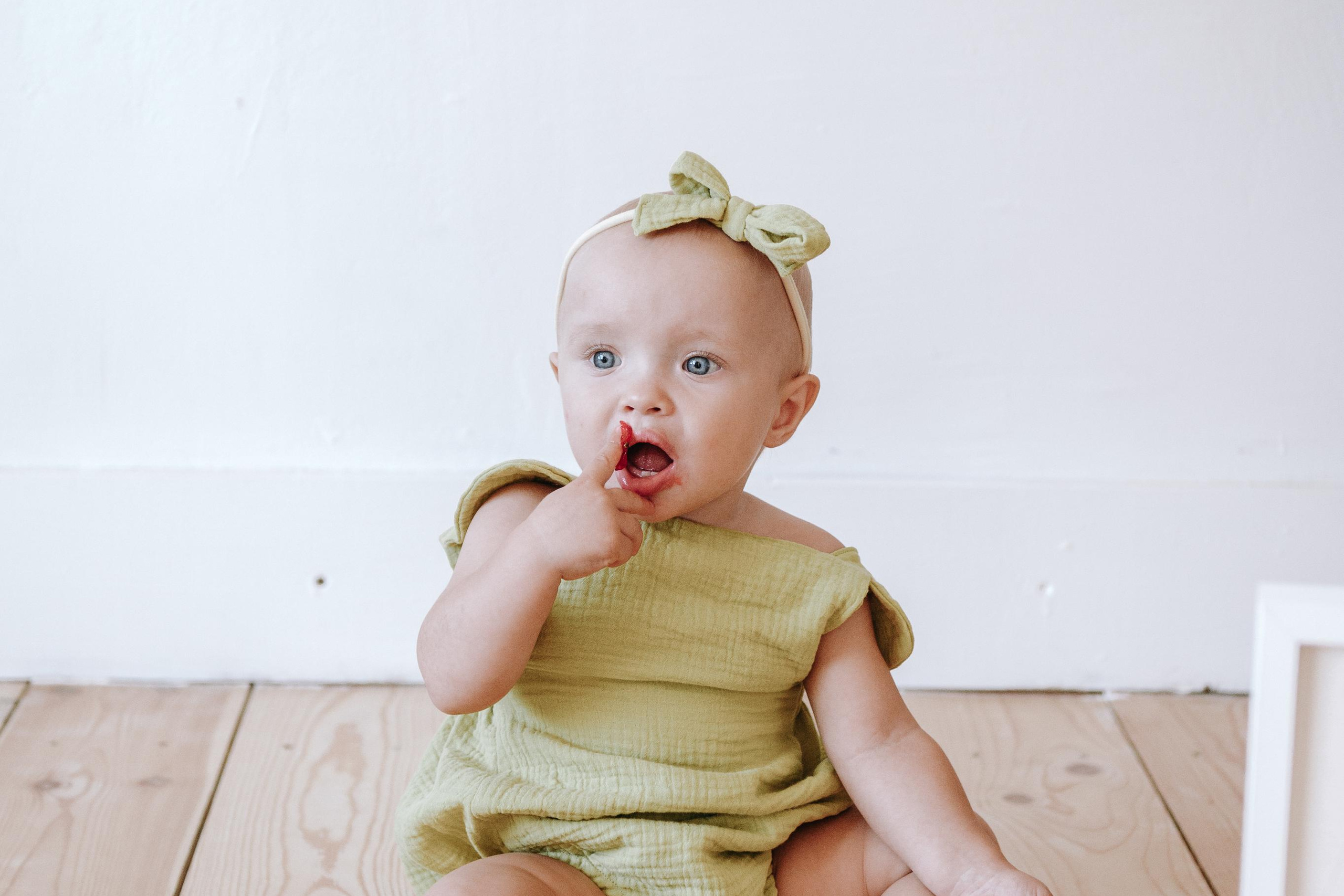 Алисе годик