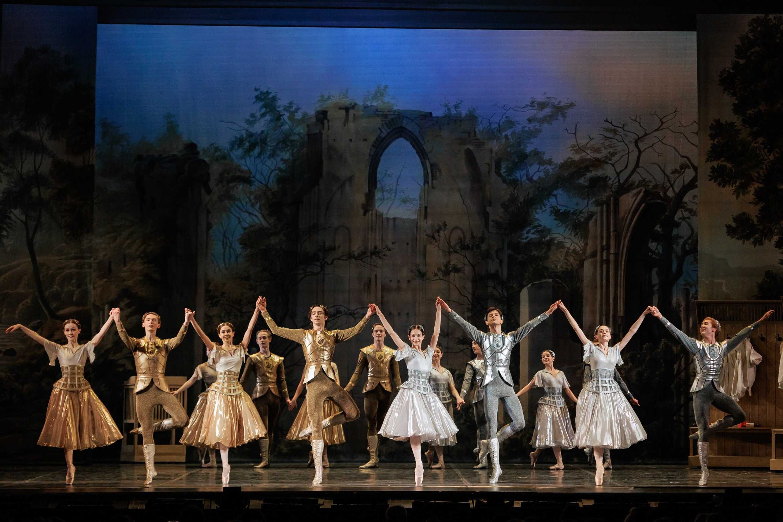 Лебединое озеро. Нижегородского театра оперы и балета им. А. С. Пушкина. История занавеса. Превращаем идею в технологию