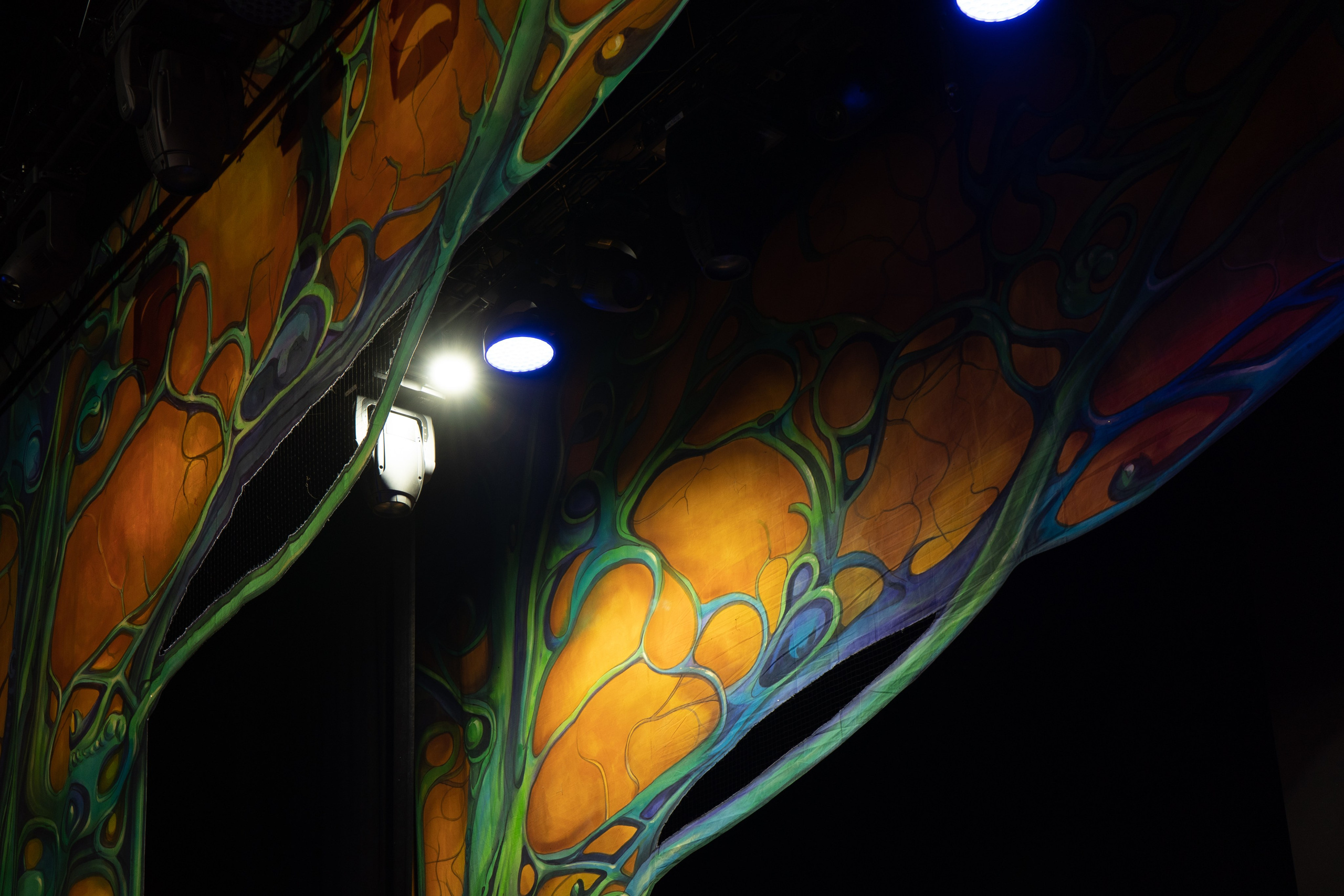 «Изумрудный город» музыкально-цирковое шоу. Московский молодежный центр «Планета КВН». История занавеса. Превращаем идею в технологию