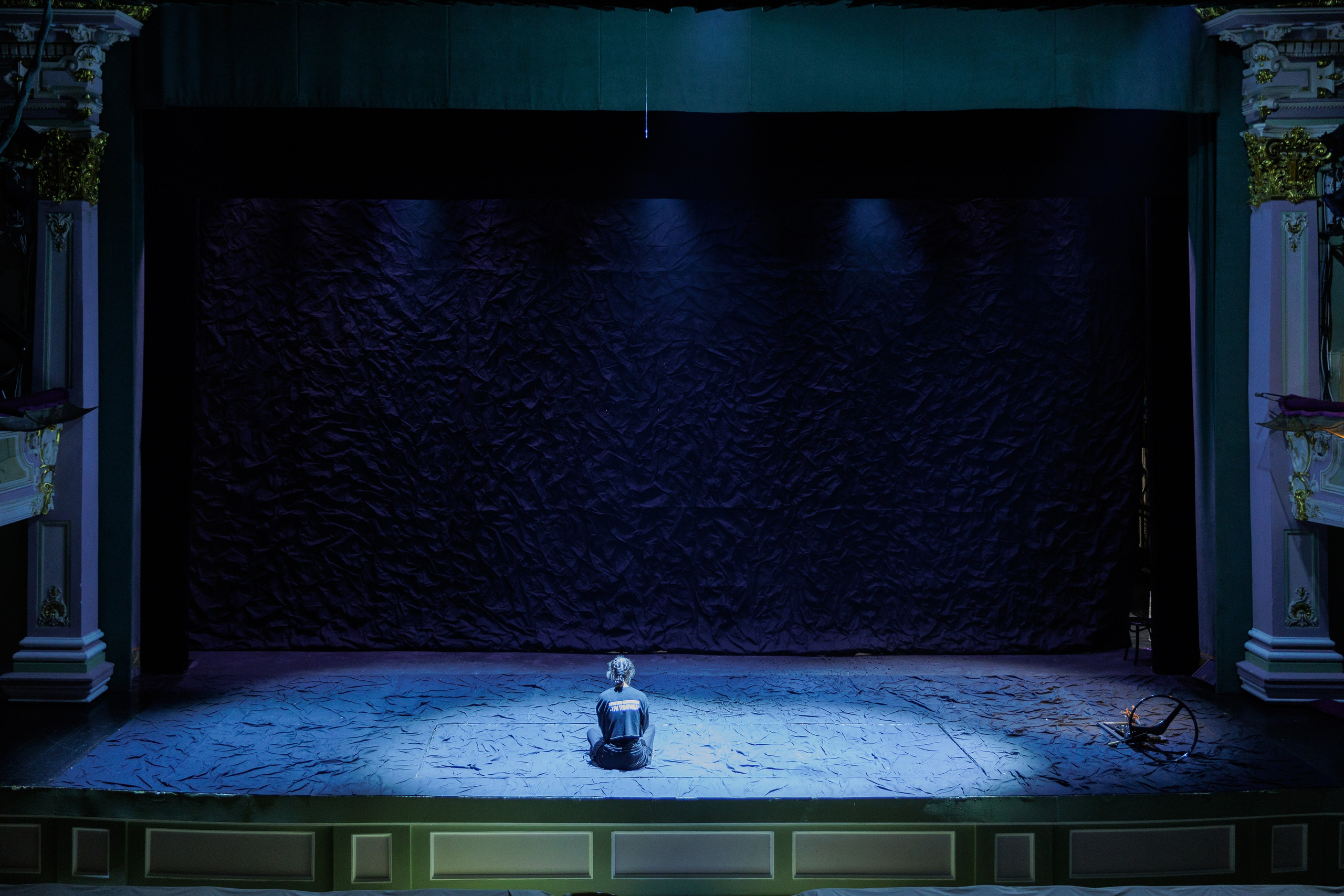 Декорации для спектакля «Полярная болезнь» | Театр Комиссаржевской. История занавеса. Превращаем идею в технологию