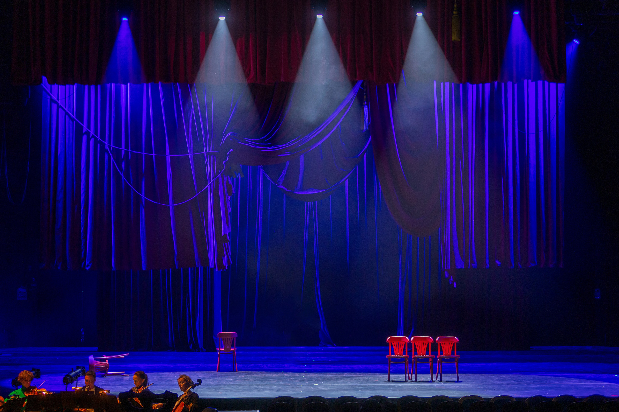 Изготовление мягких декораций для театра под ключ | Проектирование, пошив, монтаж. История занавеса. Превращаем идею в технологию