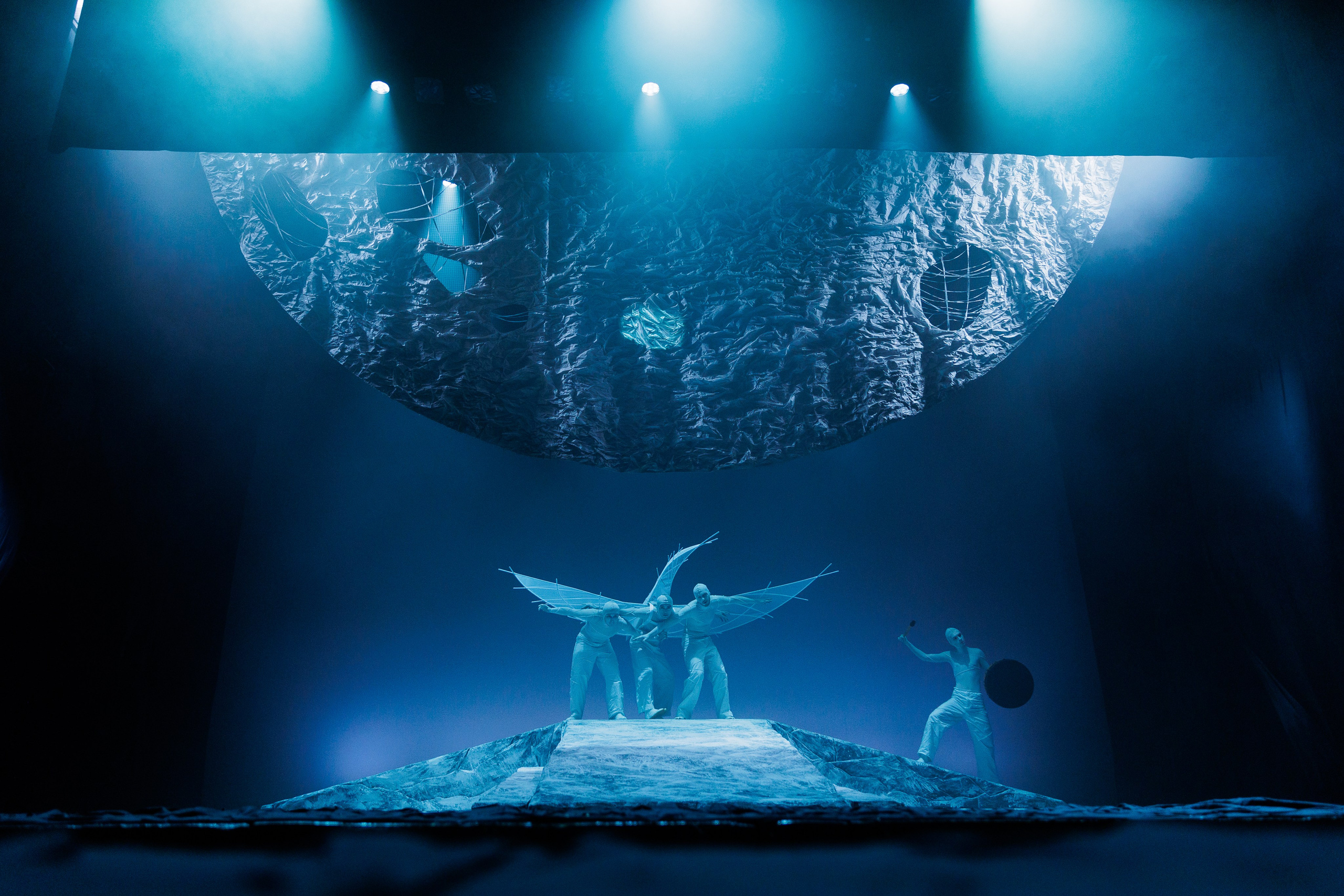 Декорации для спектакля «Полярная болезнь» | Театр Комиссаржевской. История занавеса. Превращаем идею в технологию