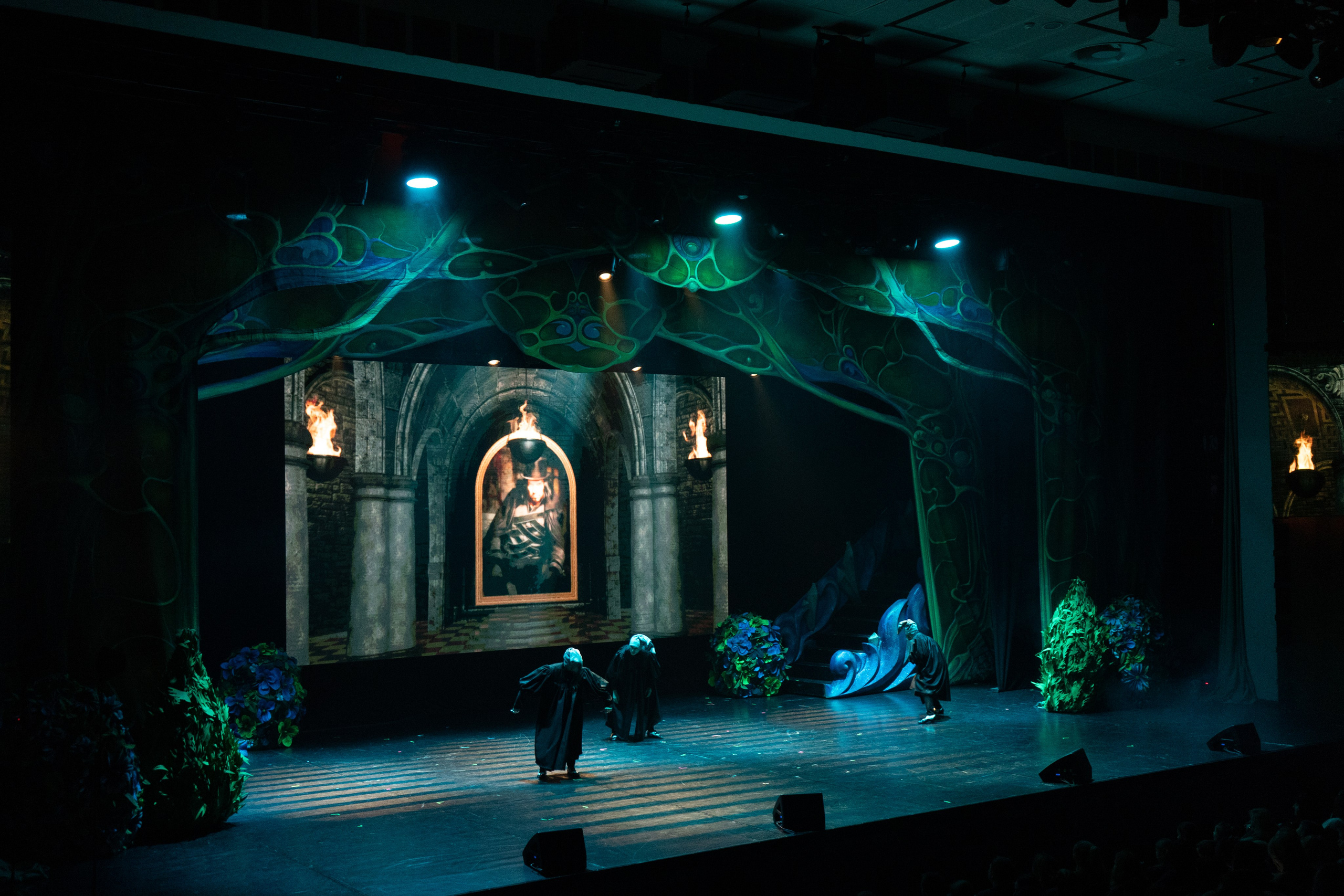 «Изумрудный город» музыкально-цирковое шоу. Московский молодежный центр «Планета КВН». История занавеса. Превращаем идею в технологию