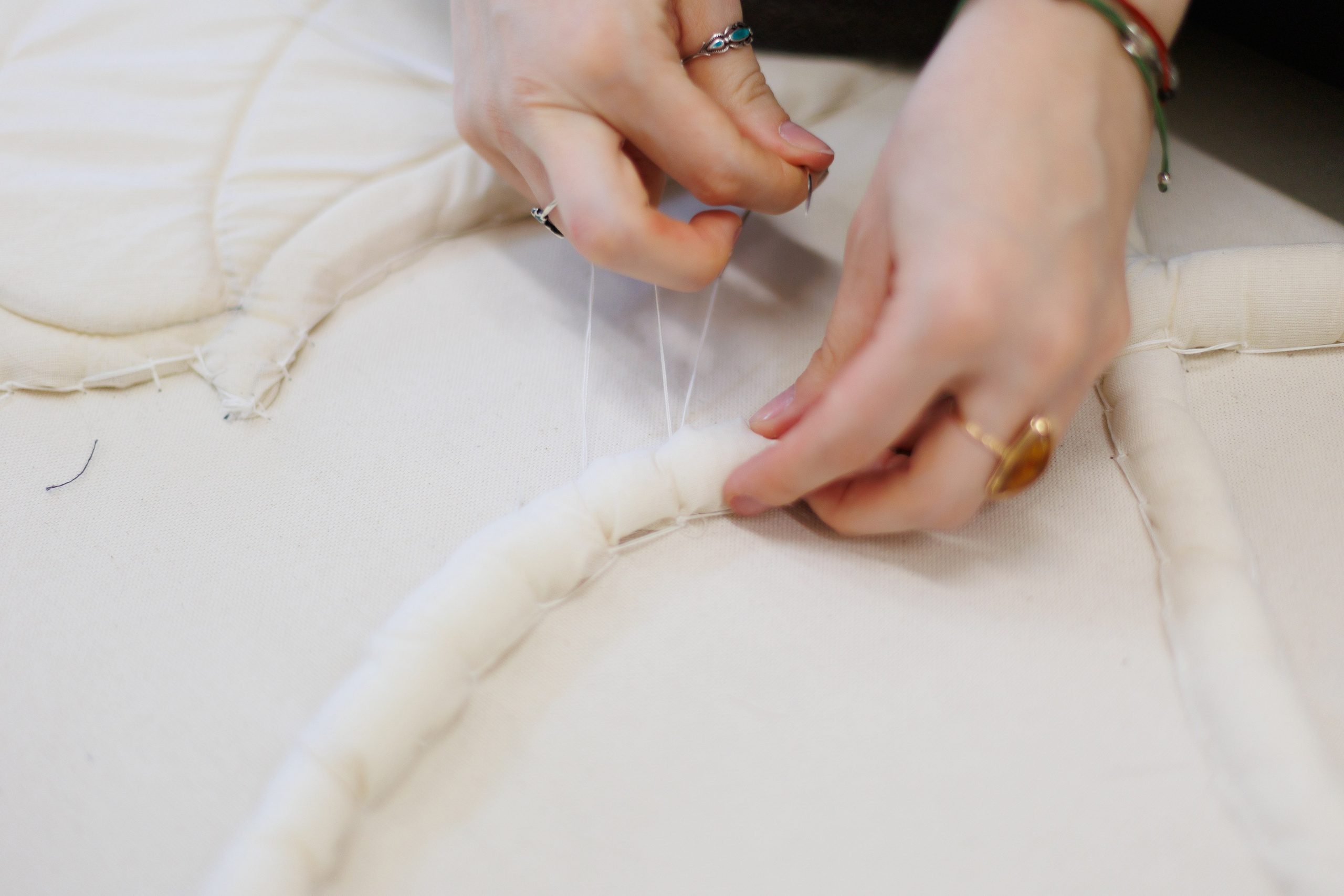 Объемная и прорезная аппликация на театральных декорациях. История занавеса. Превращаем идею в технологию