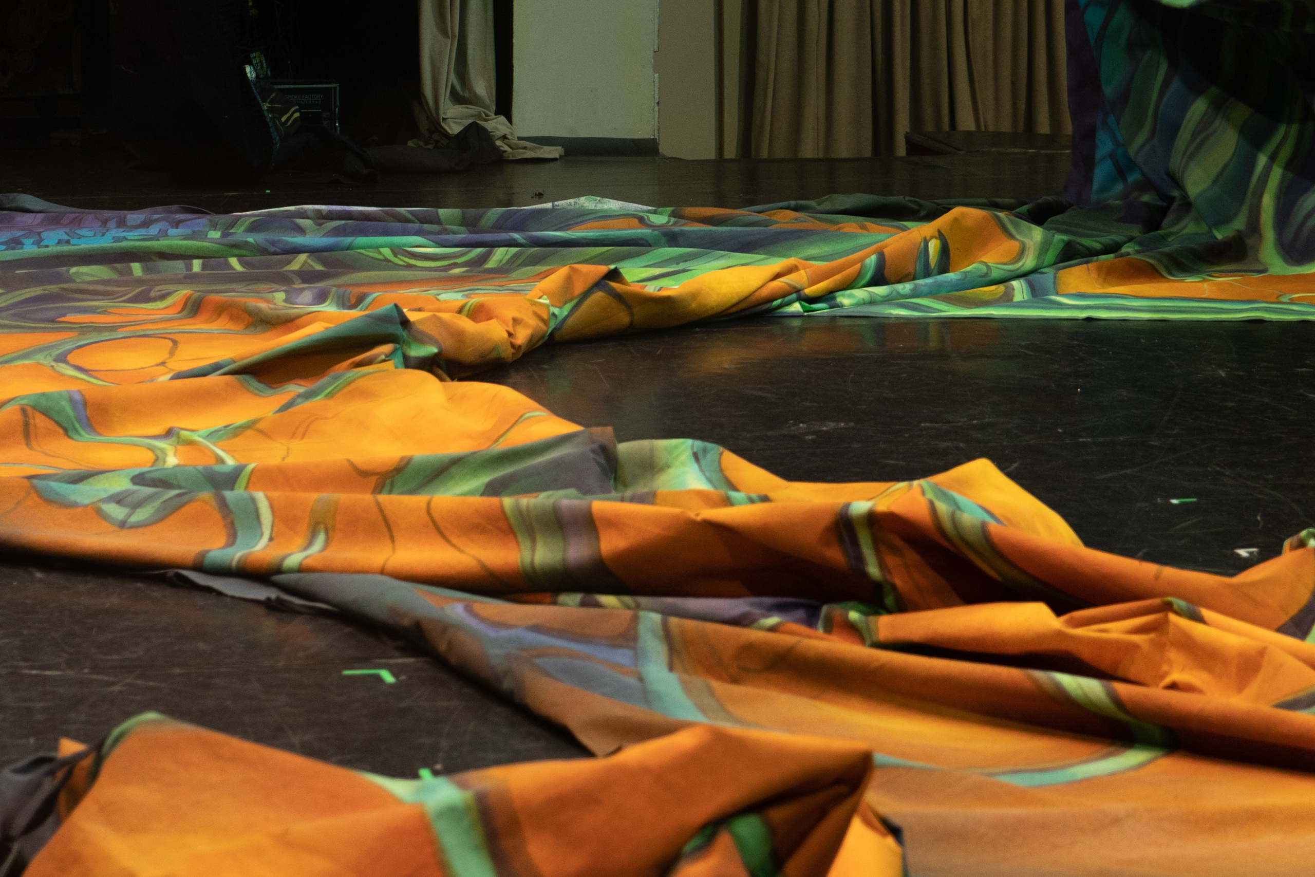 «Изумрудный город» музыкально-цирковое шоу. Московский молодежный центр «Планета КВН». История занавеса. Превращаем идею в технологию