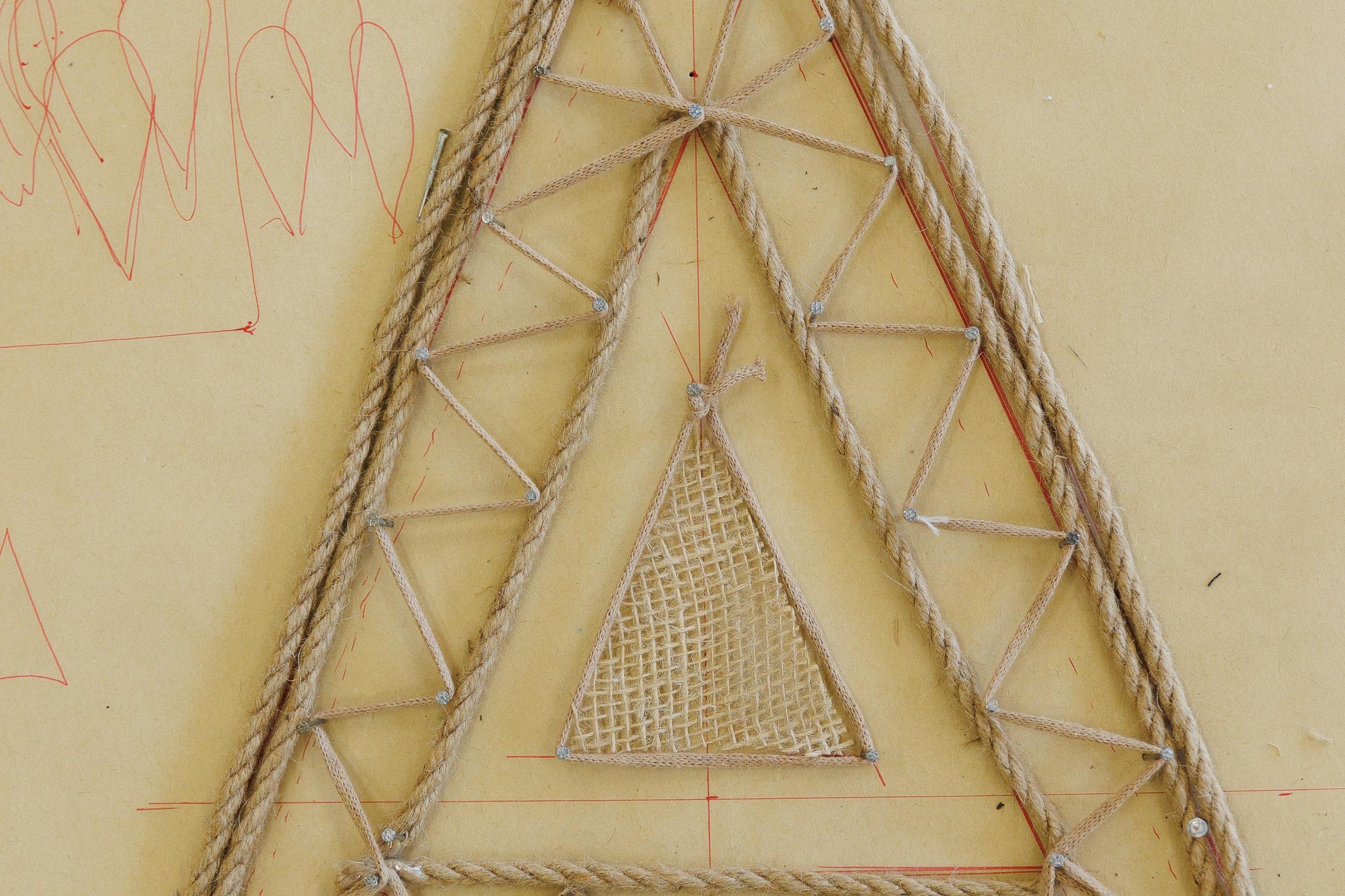 Объемная и прорезная аппликация на театральных декорациях. История занавеса. Превращаем идею в технологию