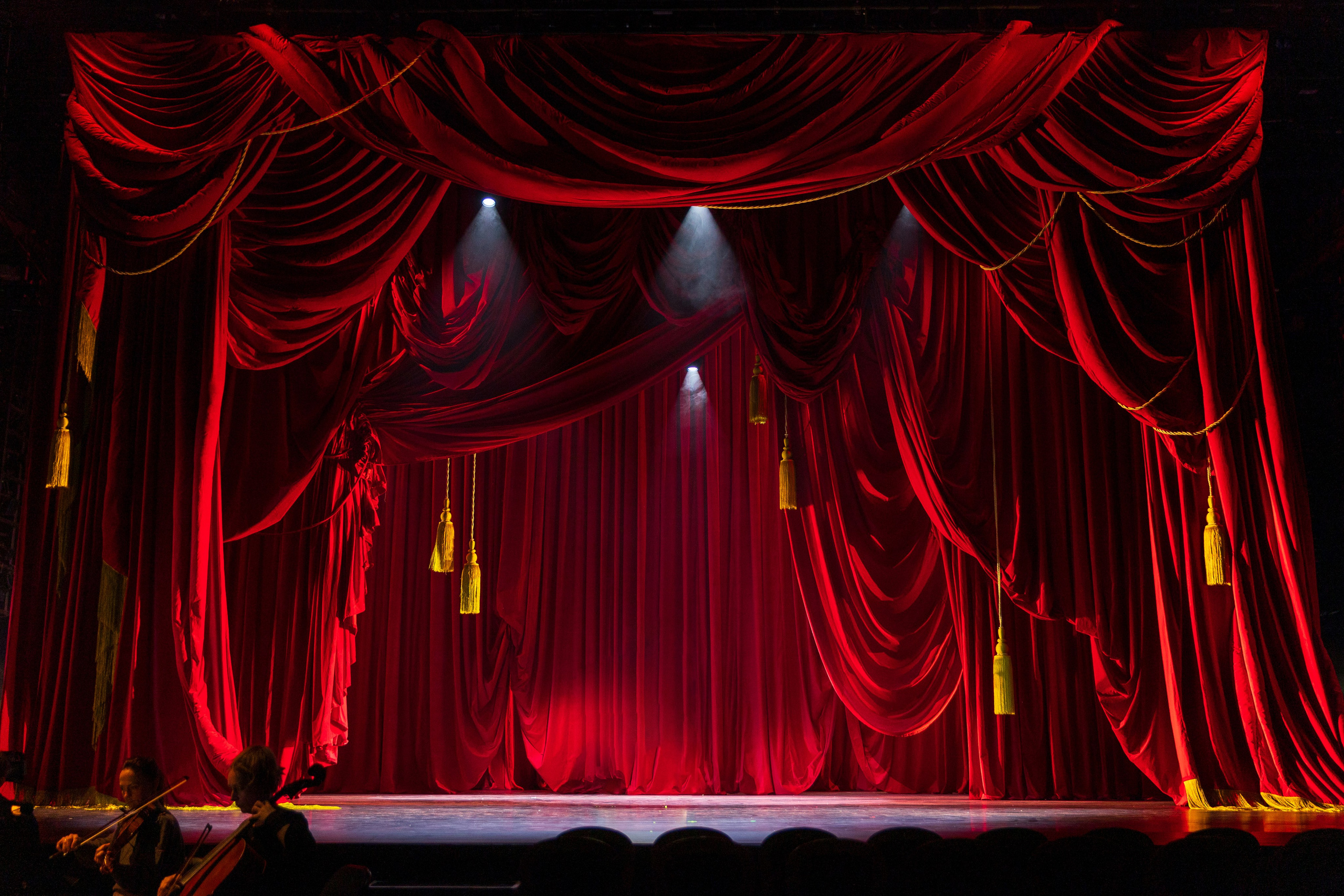 Пошив театральных занавесов и мягких декораций на заказ | Кулисы, падуги, задники. История занавеса. Превращаем идею в технологию