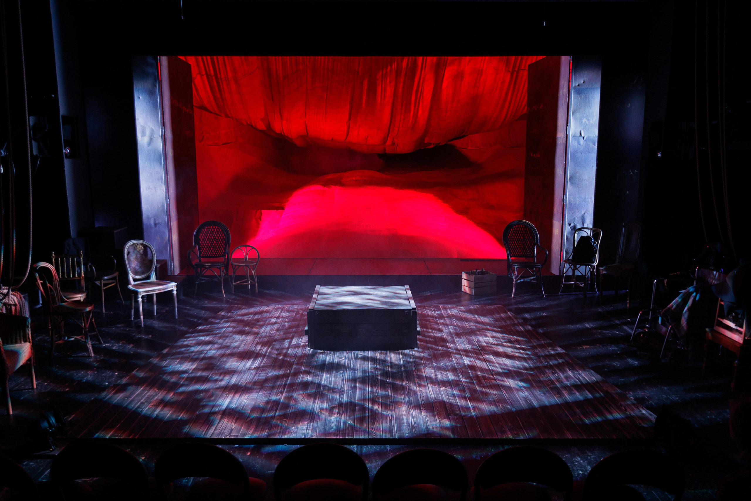 Пошив театральных занавесов и мягких декораций на заказ | Кулисы, падуги, задники. История занавеса. Превращаем идею в технологию