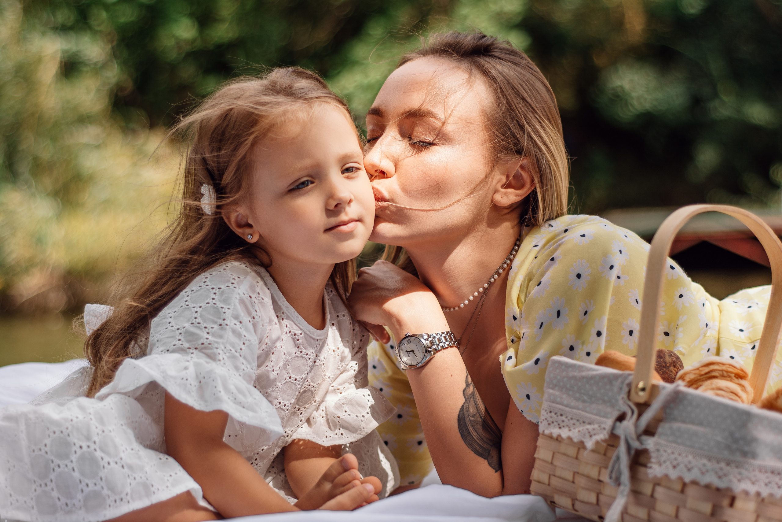 Катя и Дина, уличная фотосессия в студии