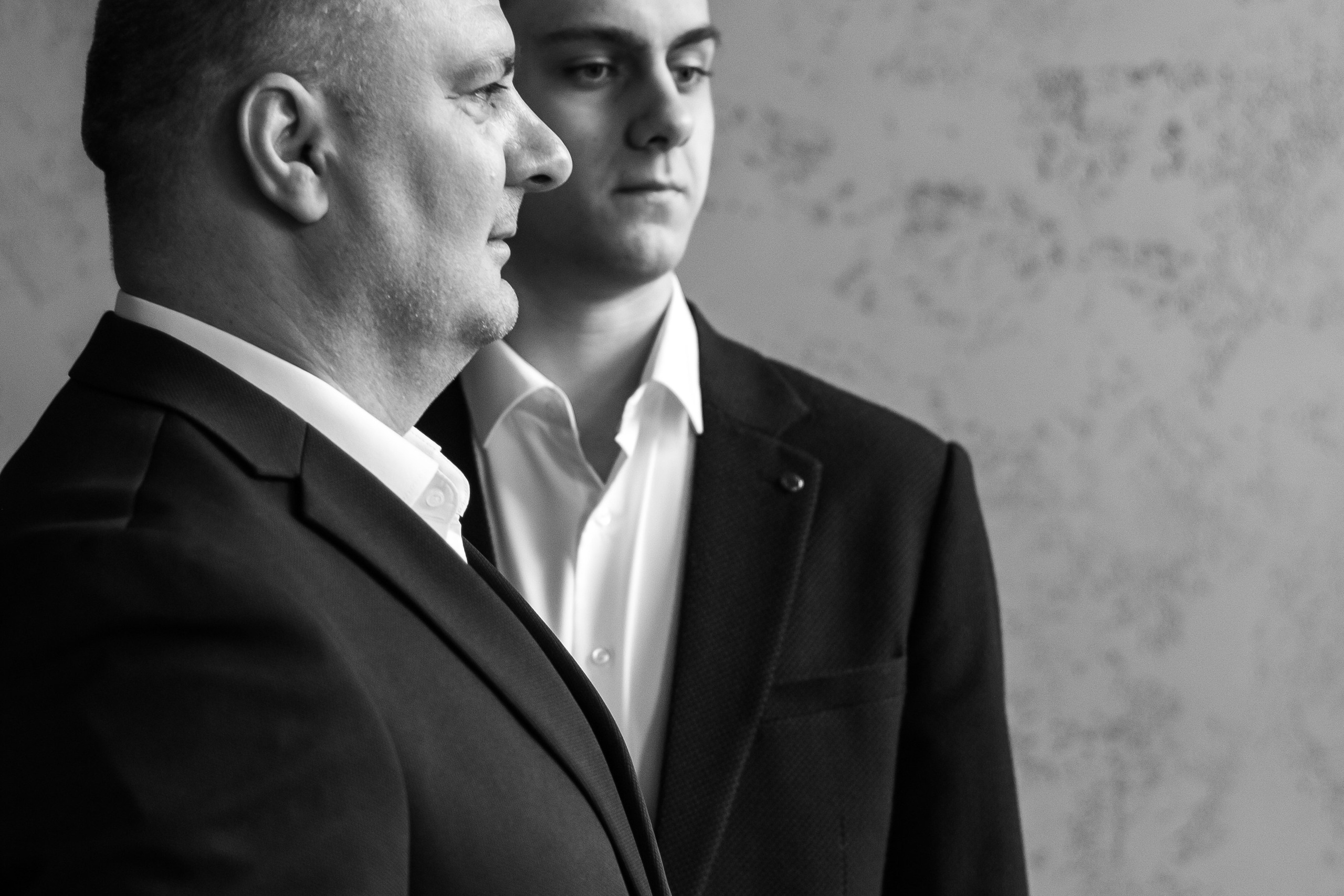 Фотосессия отец и взрослый сын