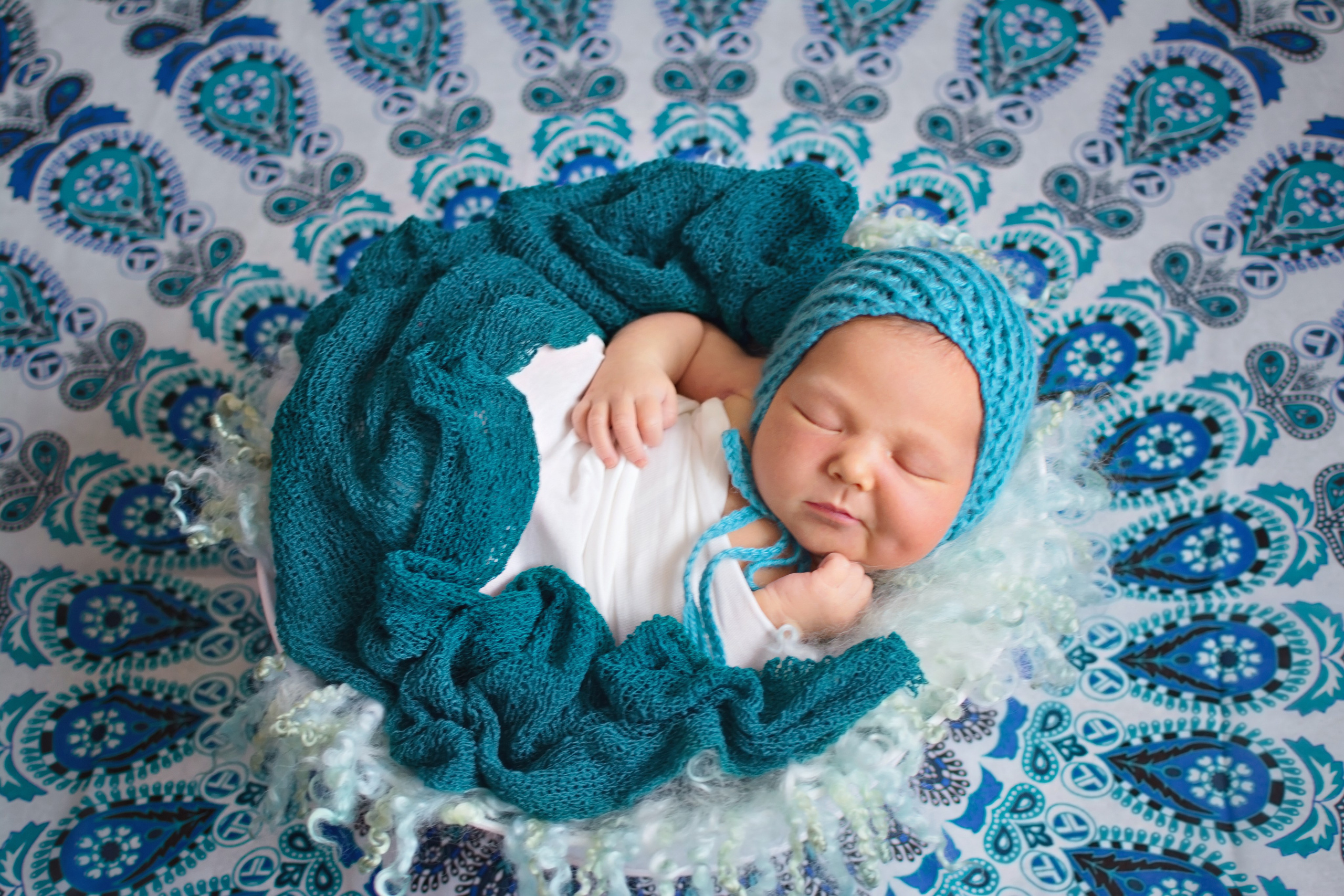 В бадейках/корзинках/кроватках